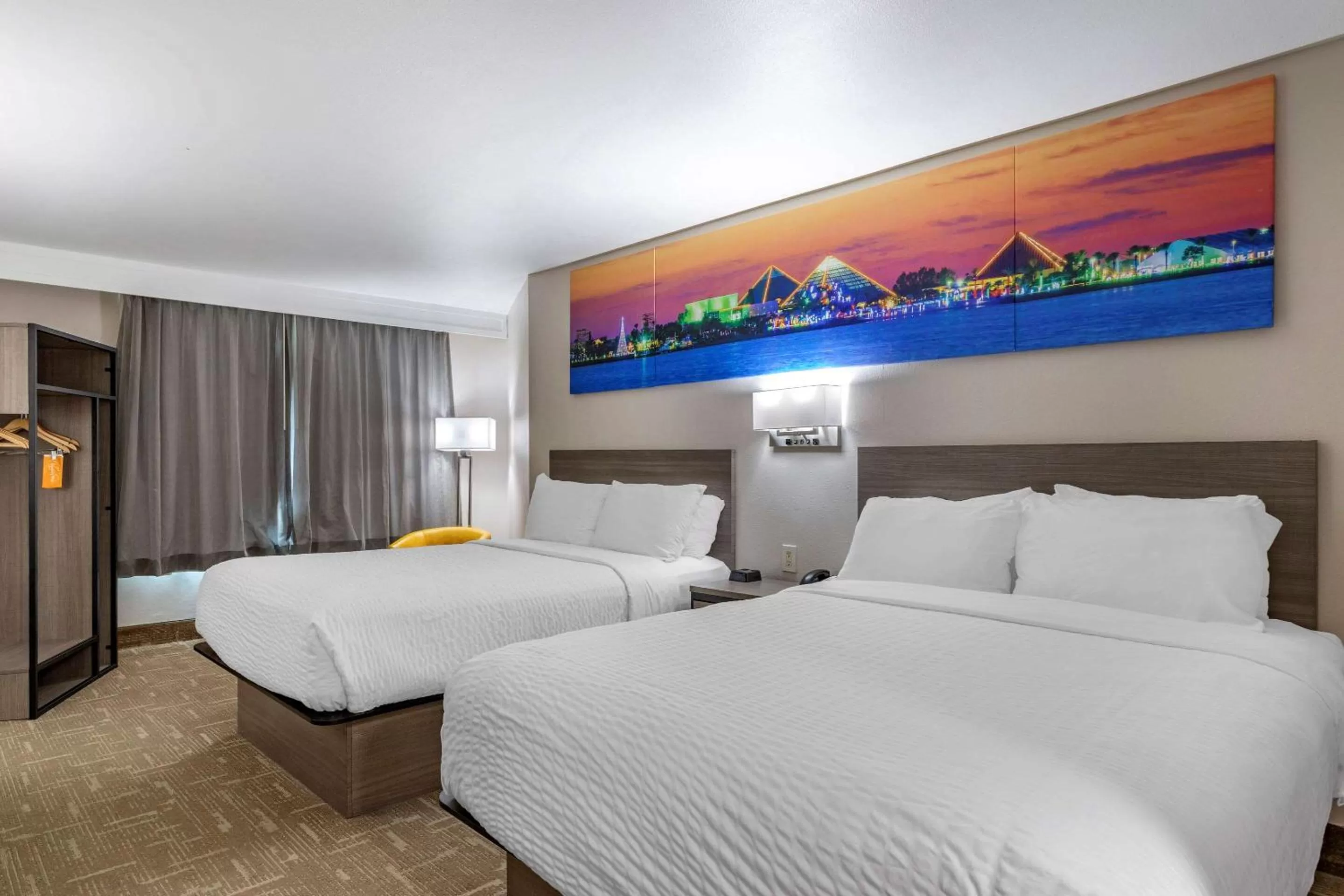 Bed in Clarion Pointe Galveston Seawall