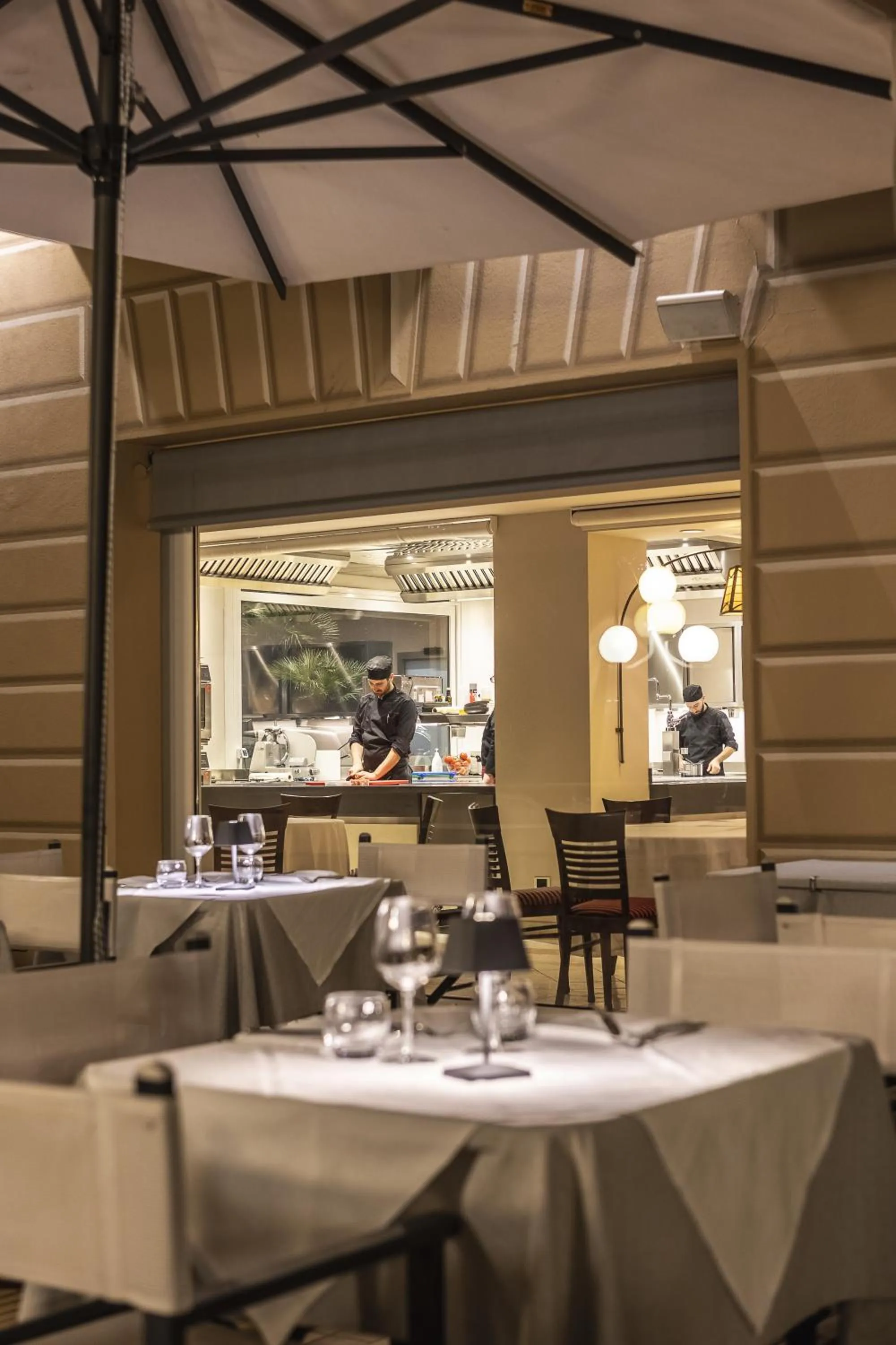 Restaurant/places to eat in Hotel Continental