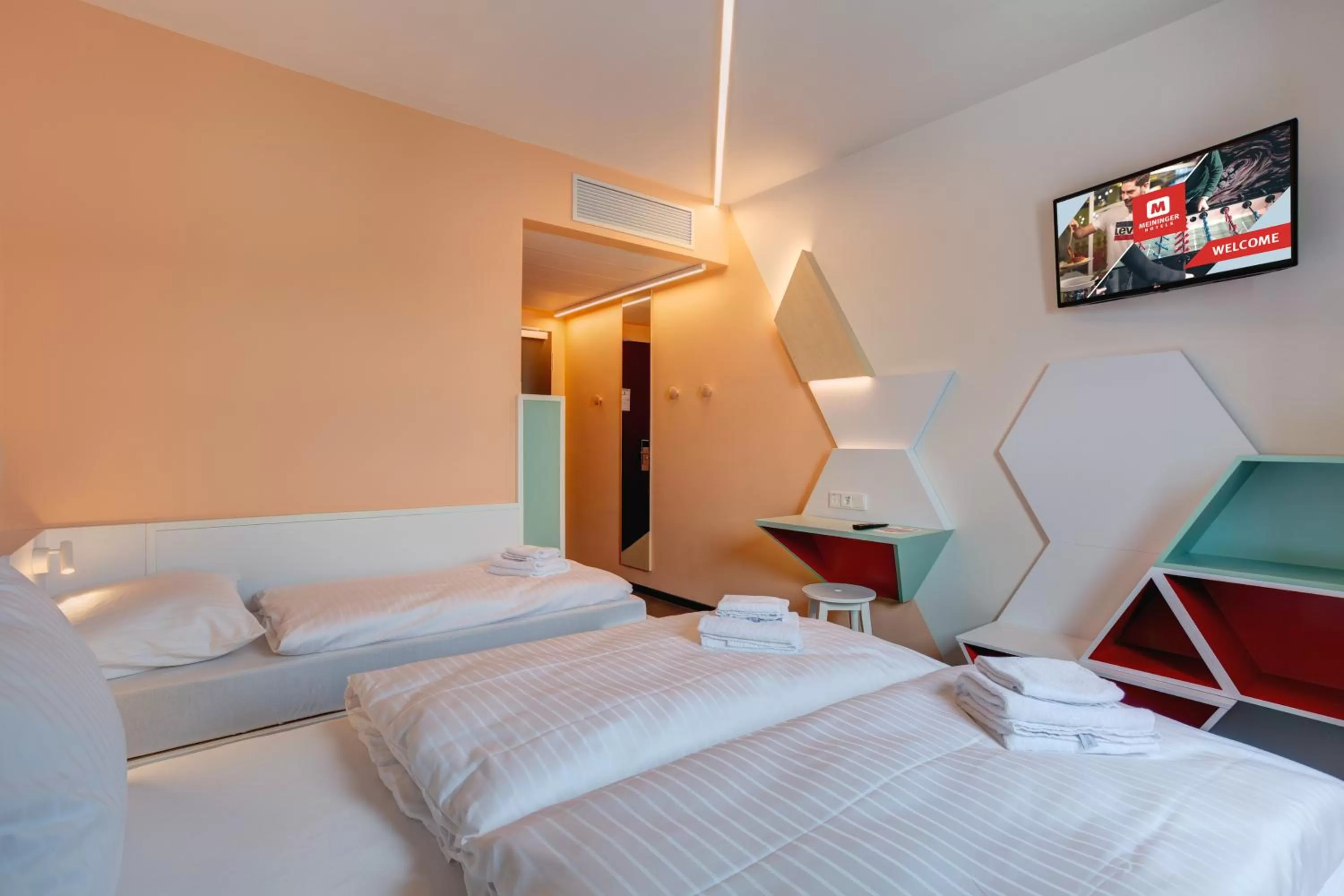 Photo of the whole room, Bed in MEININGER Hotel Heidelberg Hauptbahnhof