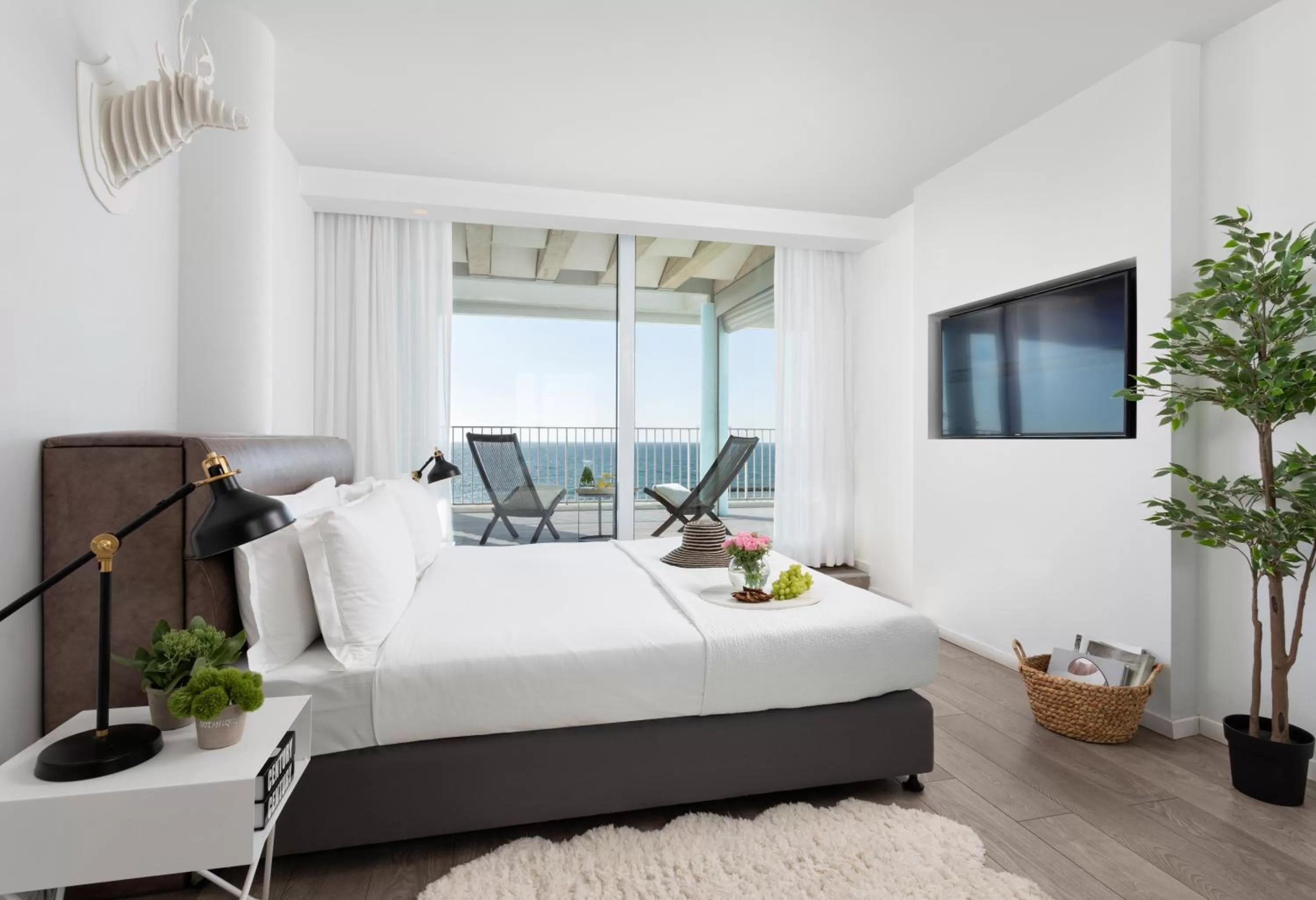 Bedroom, Bed in Sea Executive Suites