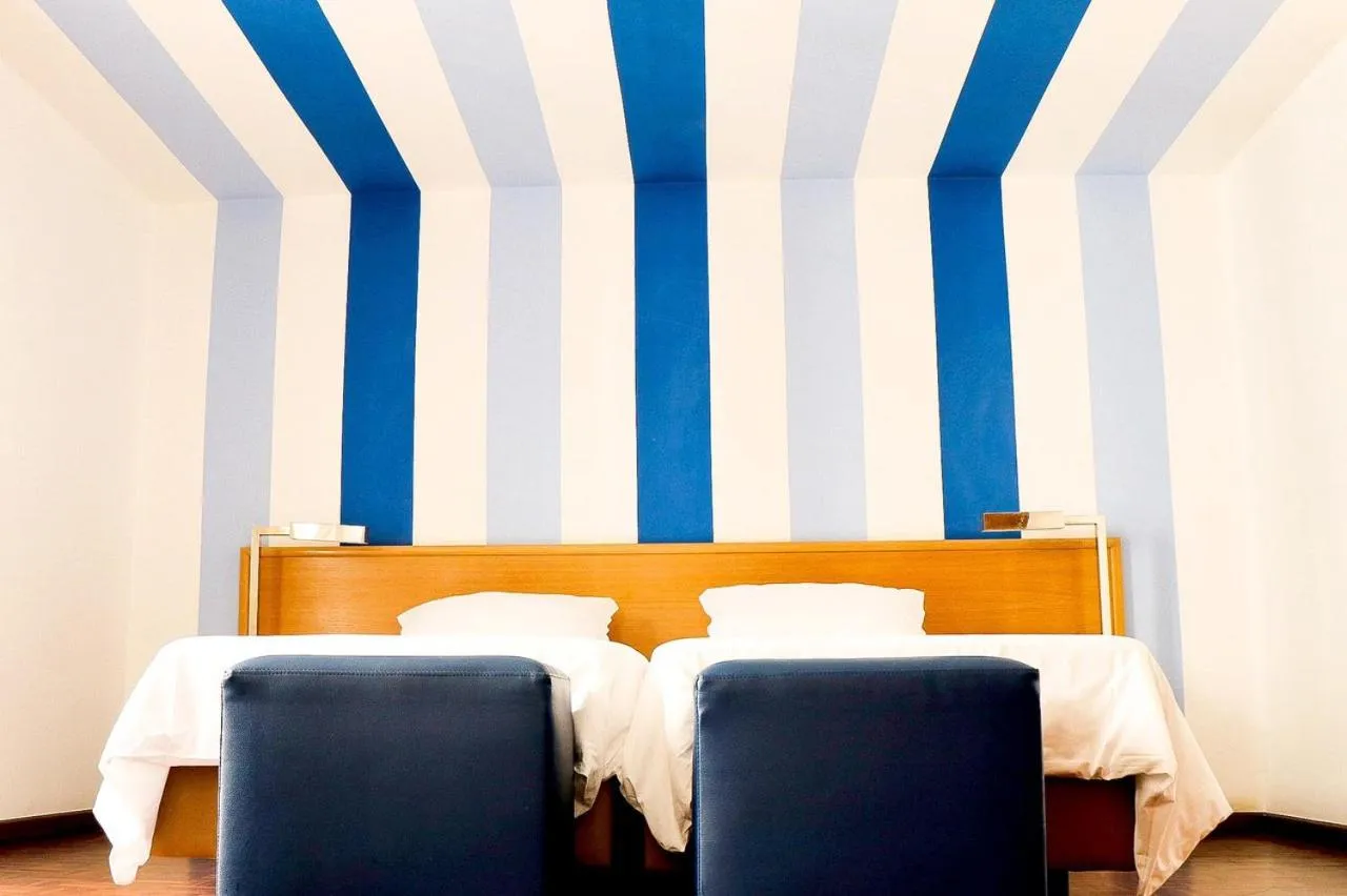 Photo of the whole room, Bed in Amparo