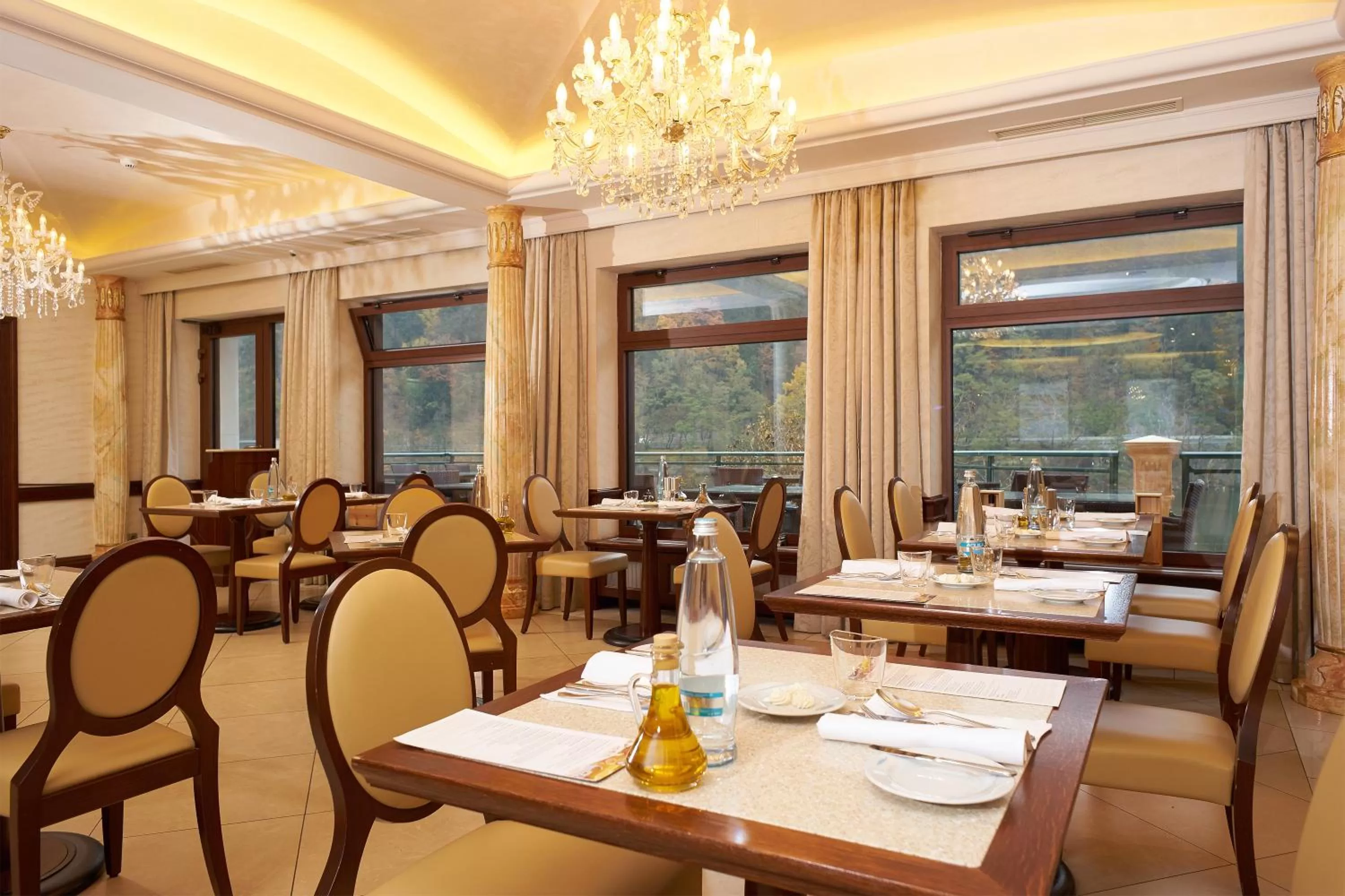 Restaurant/places to eat in Retro Riverside Wellness Resort