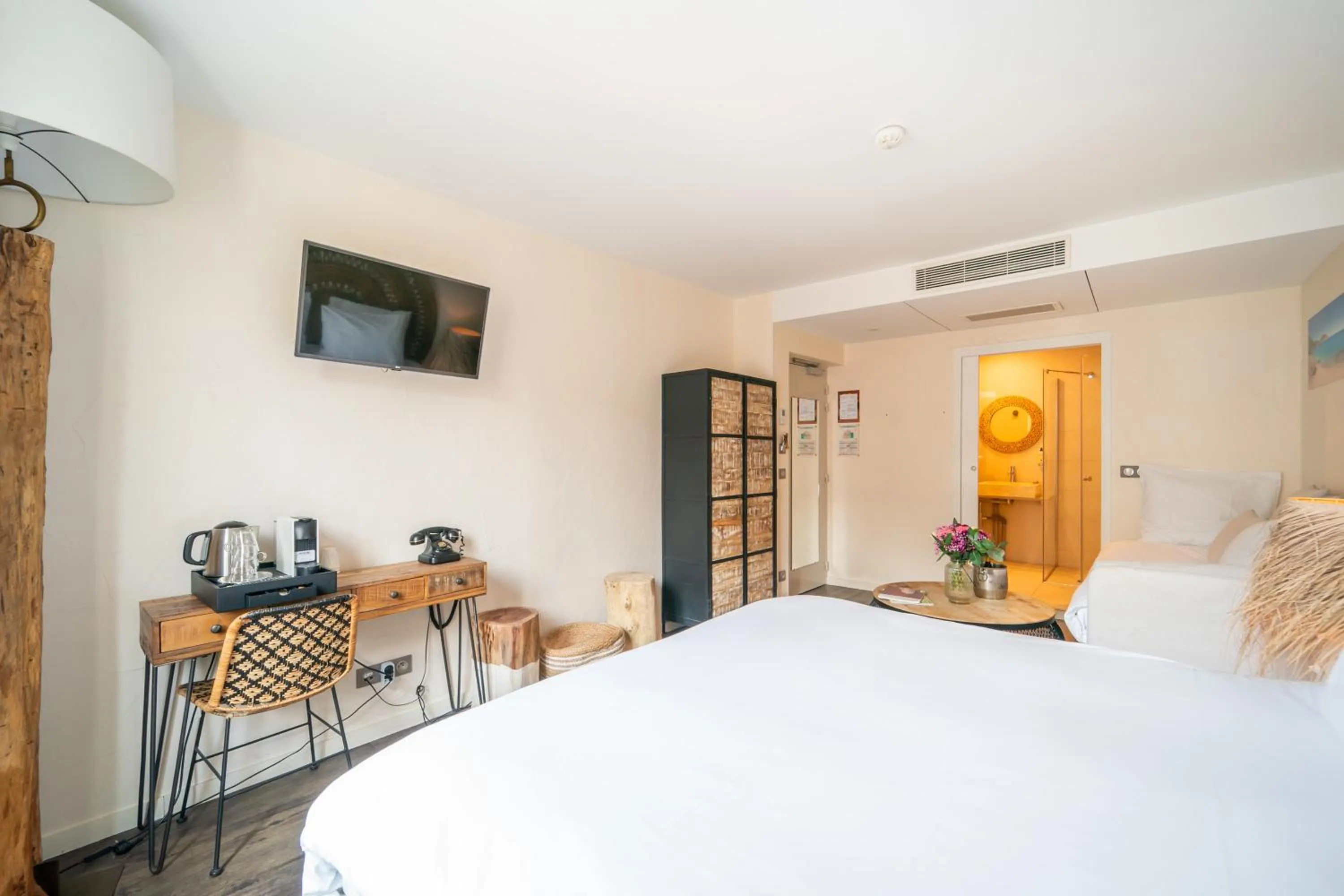 Photo of the whole room, Bed in La Finca Hôtel & Spa