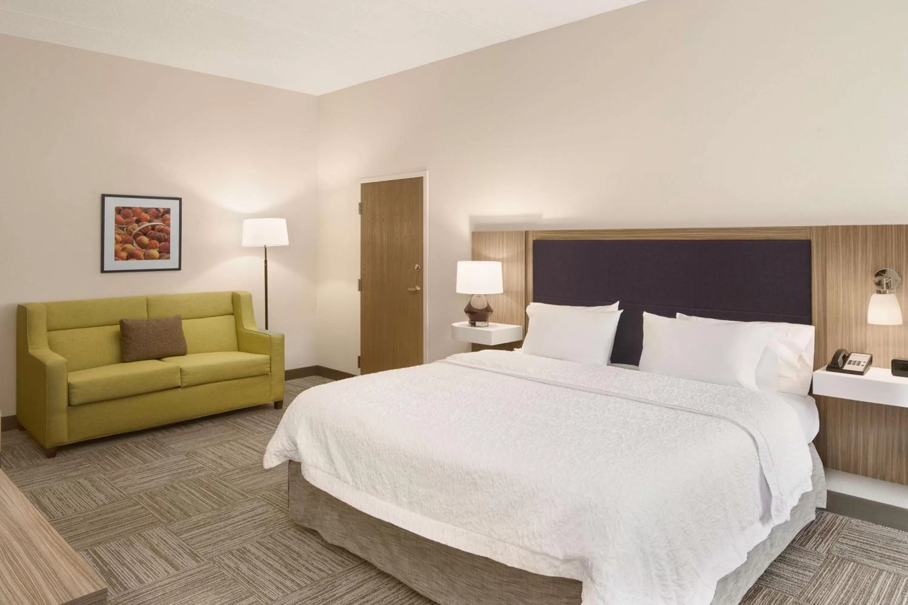 Bed in Hampton Inn Lagrange near Callaway Gardens