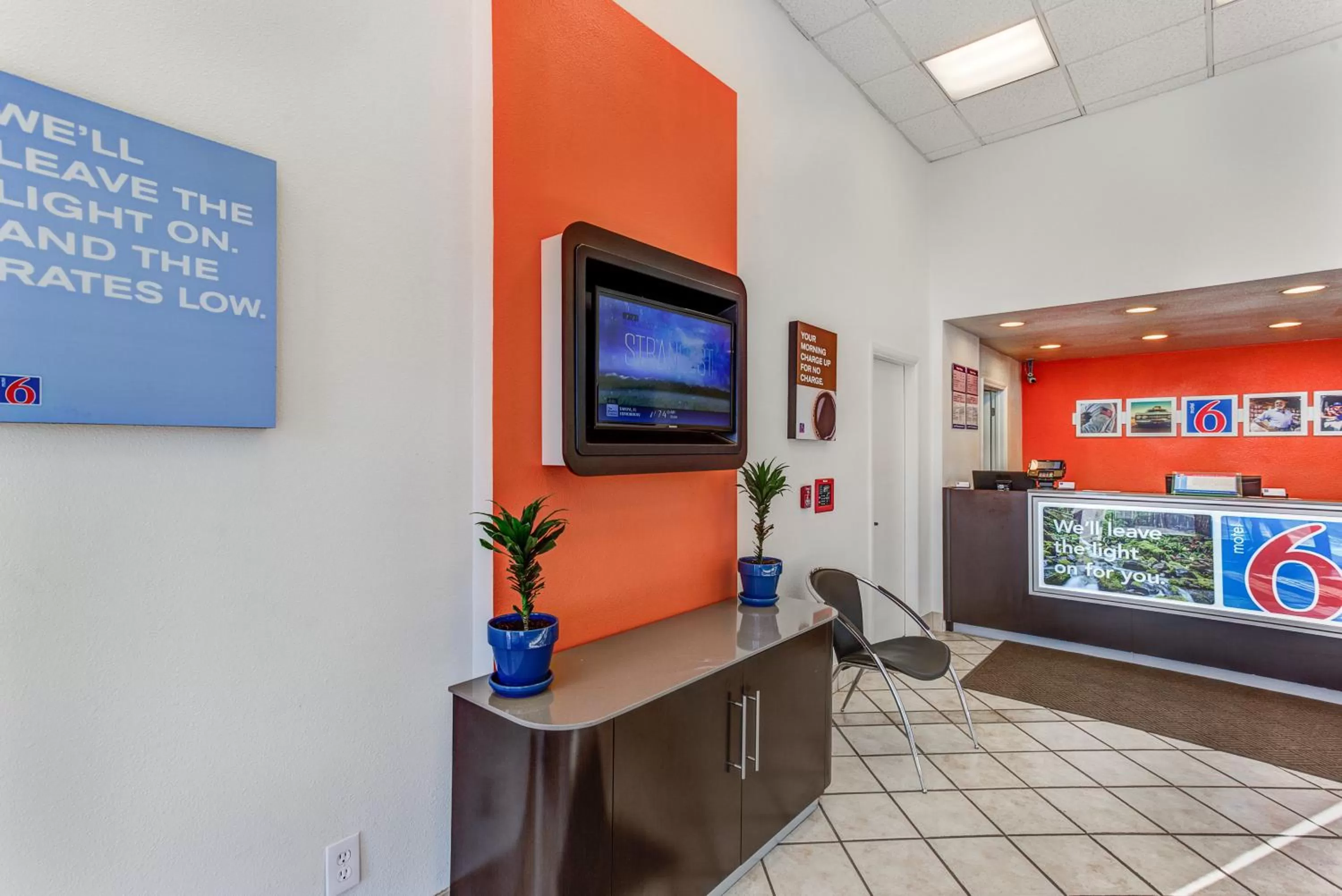 Lobby or reception in Motel 6-Portland, OR - Tigard West
