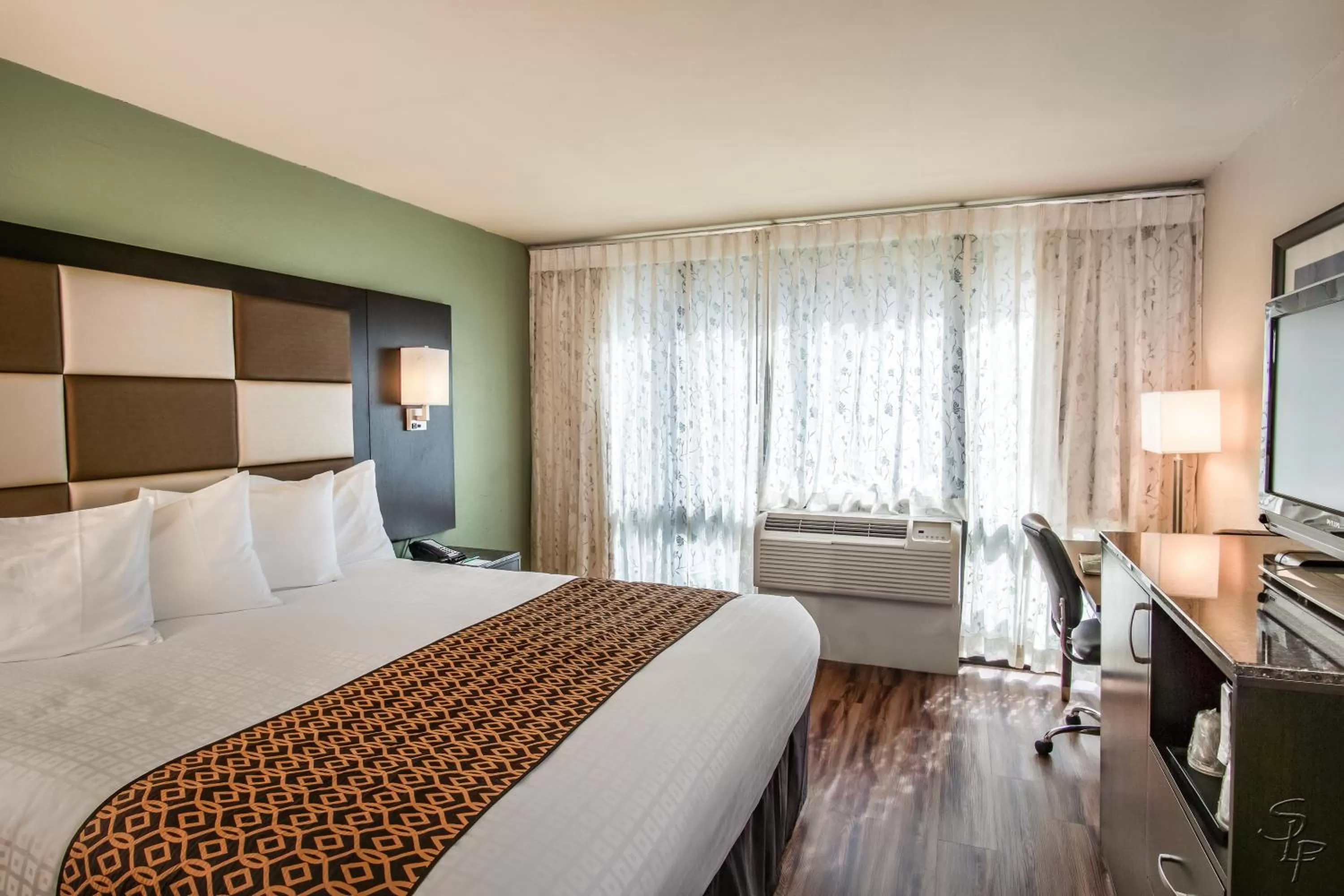 Bed in Red Lion Hotel Monterey