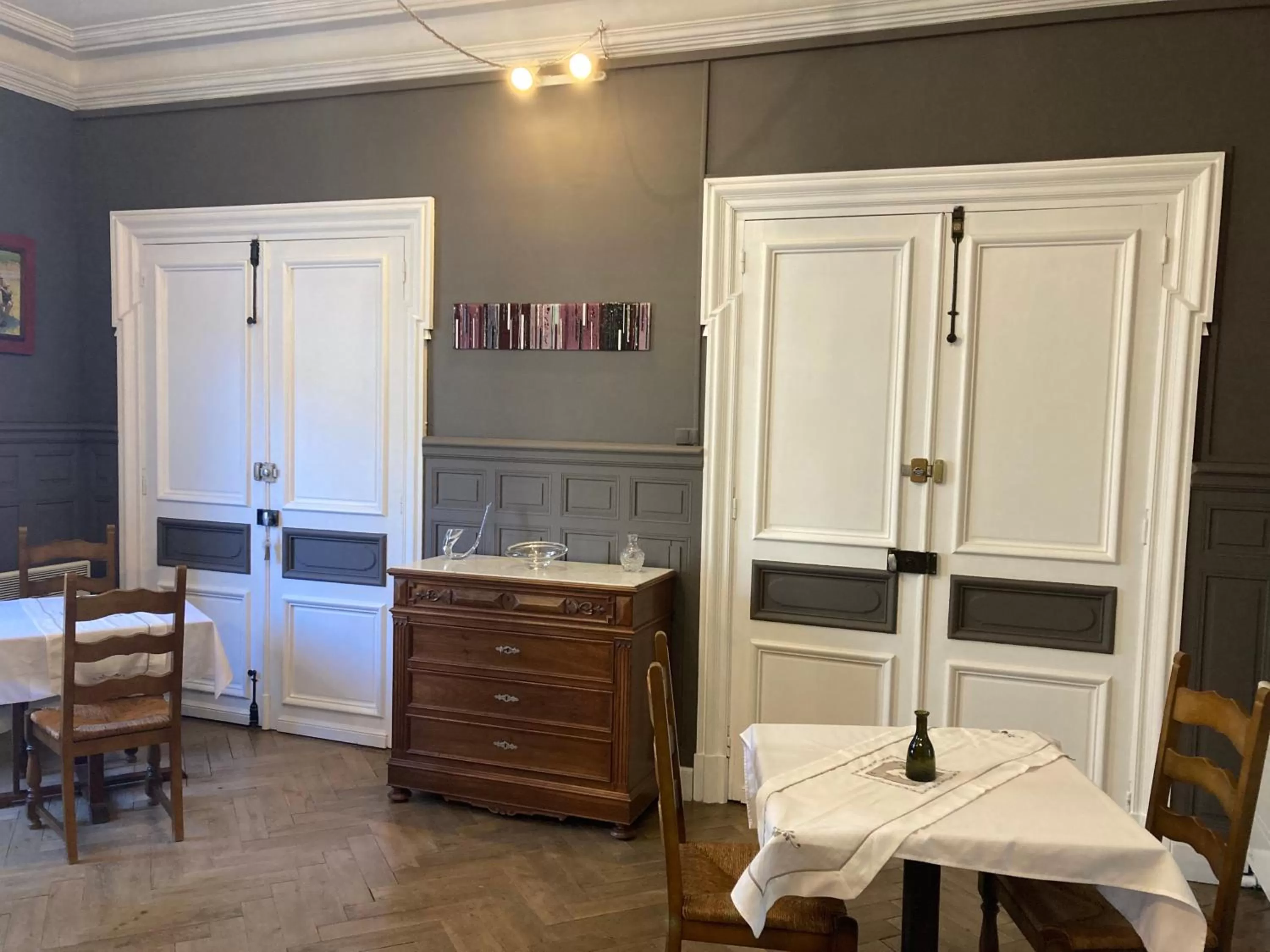 Breakfast, TV/Entertainment Center in La Villa Celine