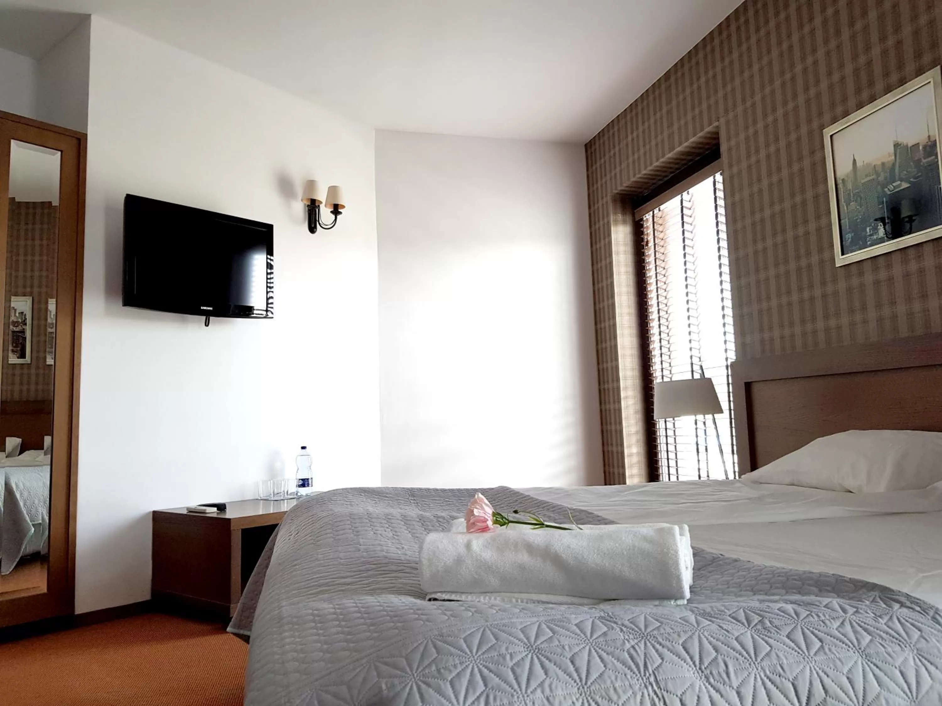 Communal lounge/ TV room, Bed in Hotel Willowa