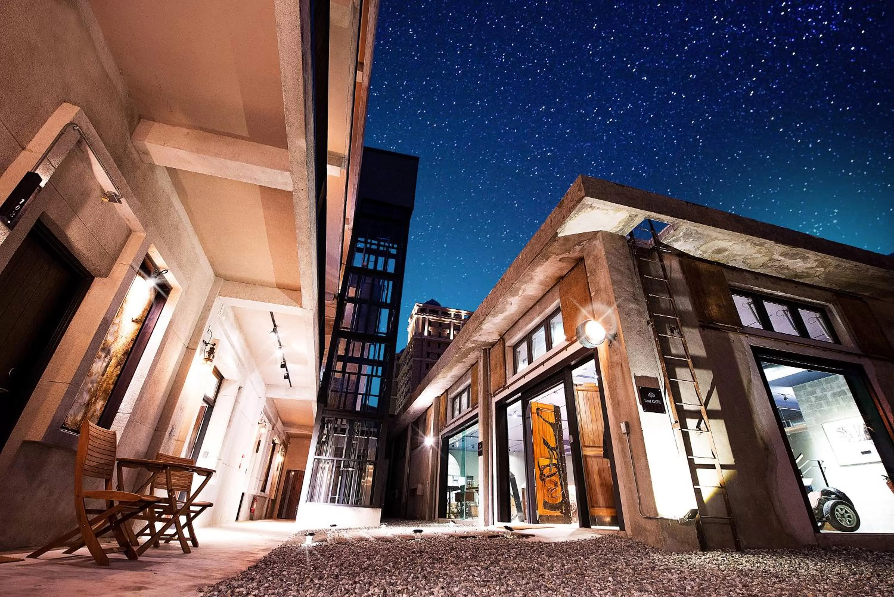 Lobby or reception, Facade/Entrance in The Leaf Inn