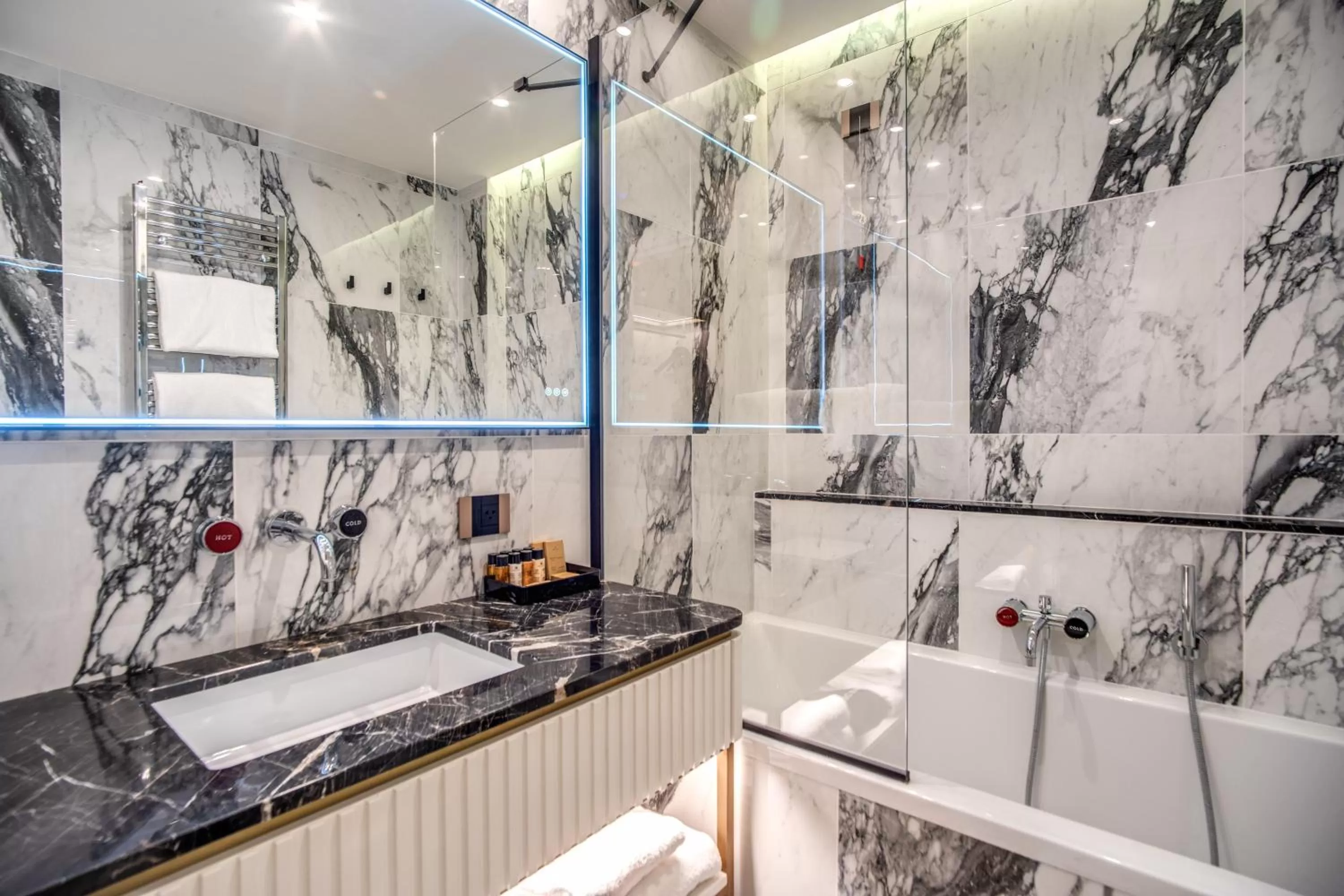 Bathroom in CC Palace Hotel