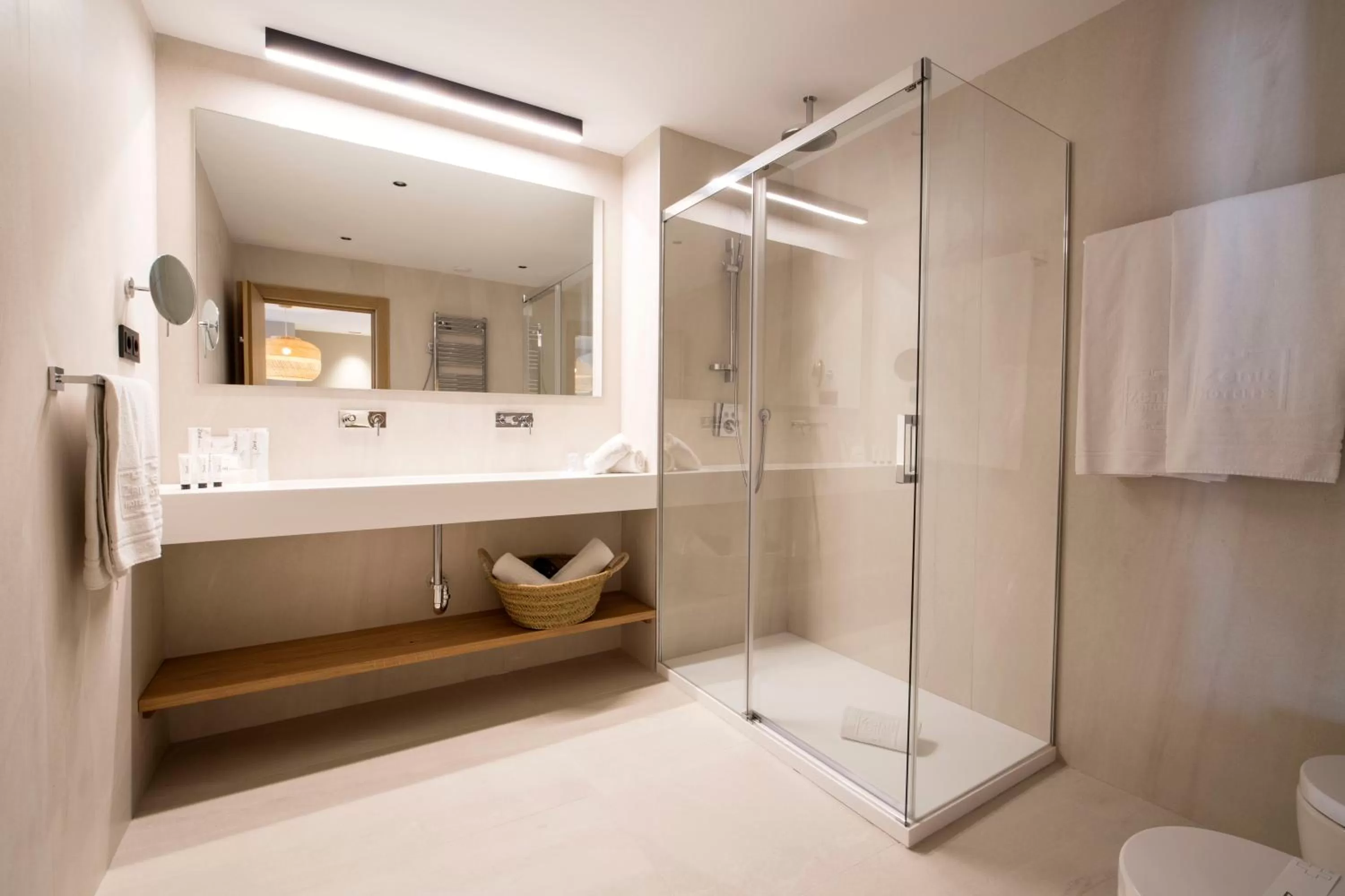 Shower in Zenit Sevilla