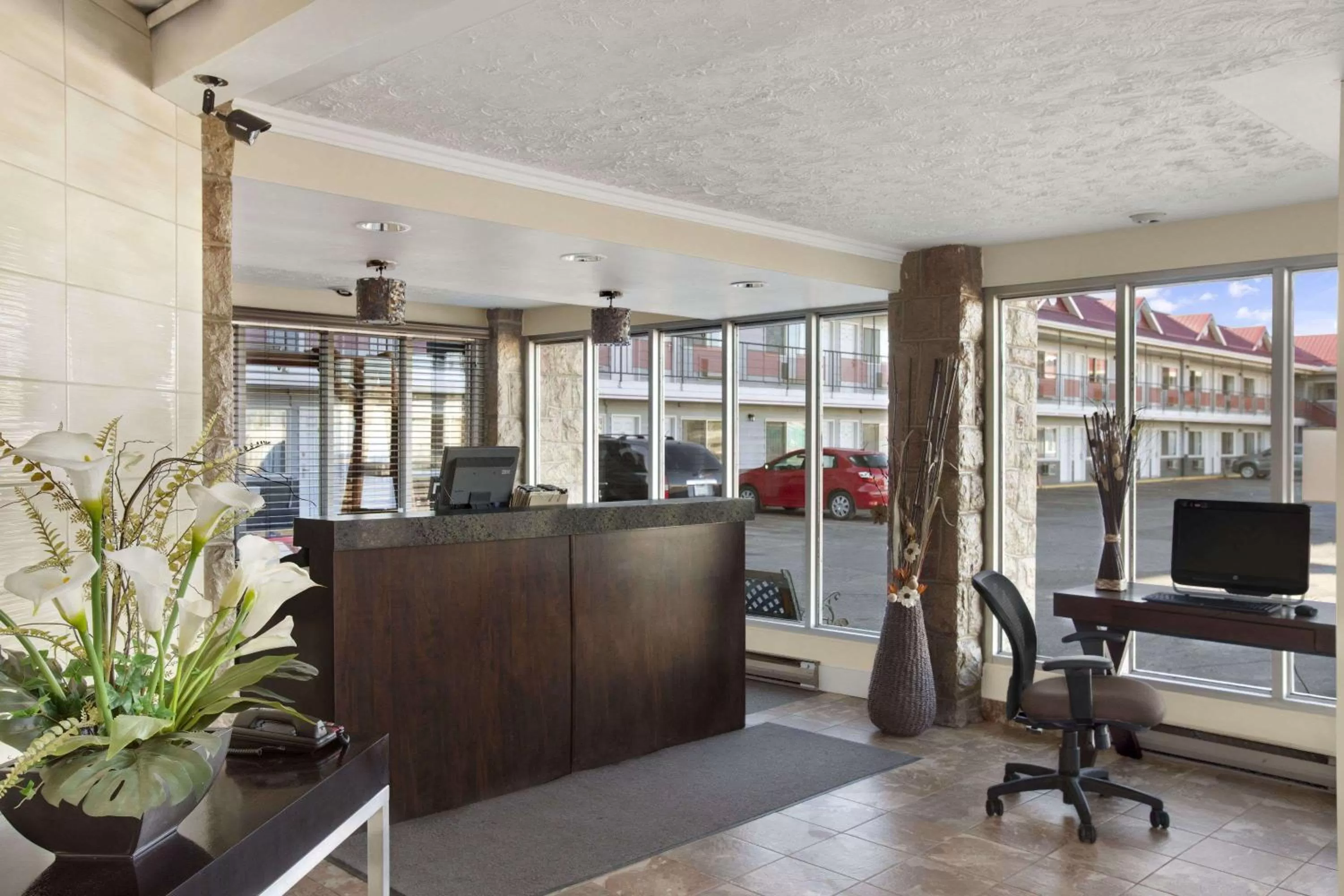 Lobby or reception in Thriftlodge Saskatoon