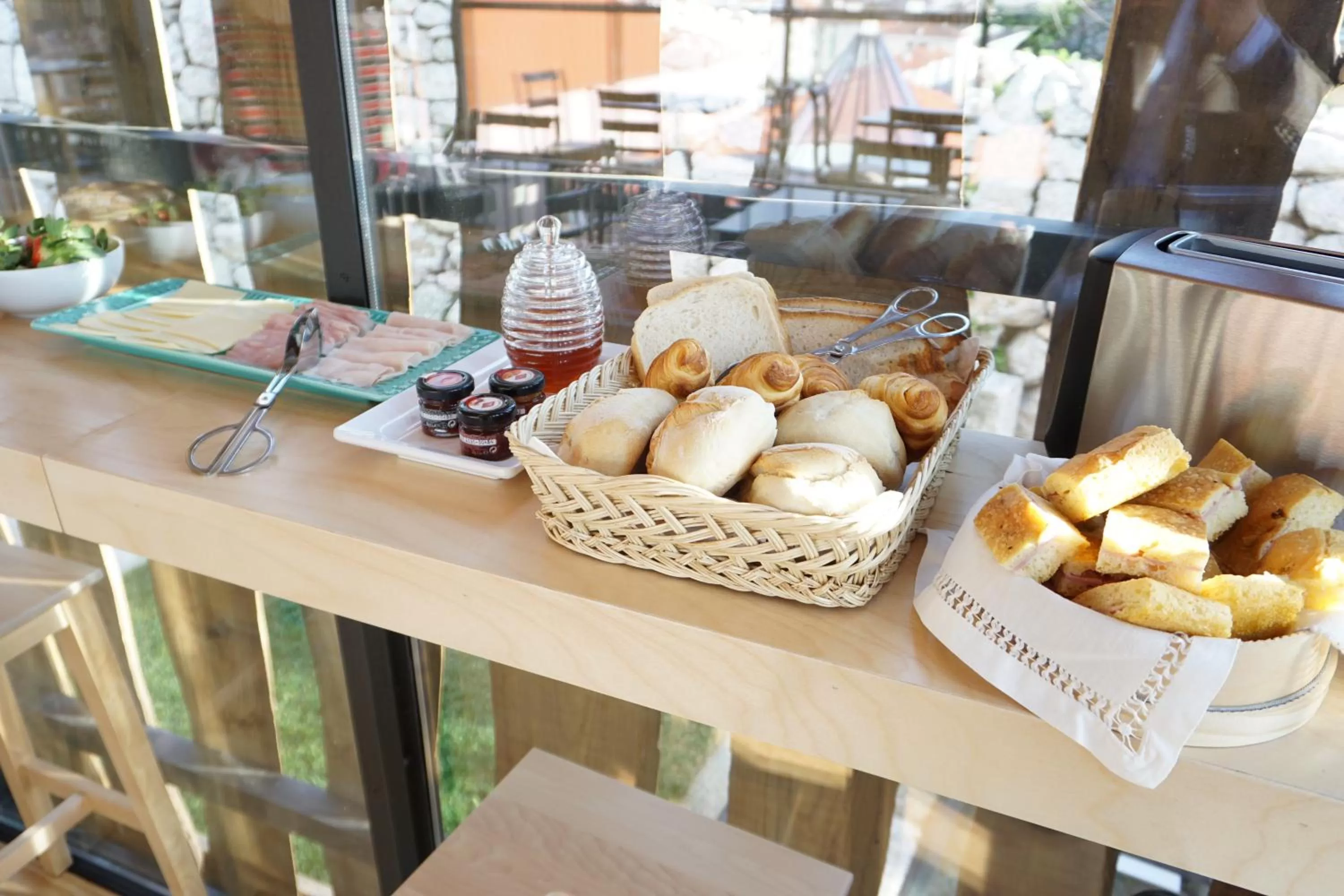 Food and drinks in Muralha Charm House