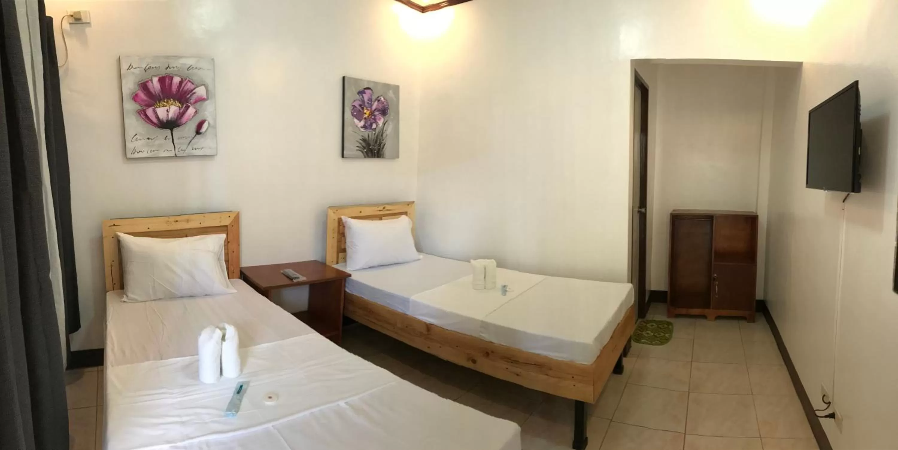 Bedroom, Bed in Macky's Hidden Inn