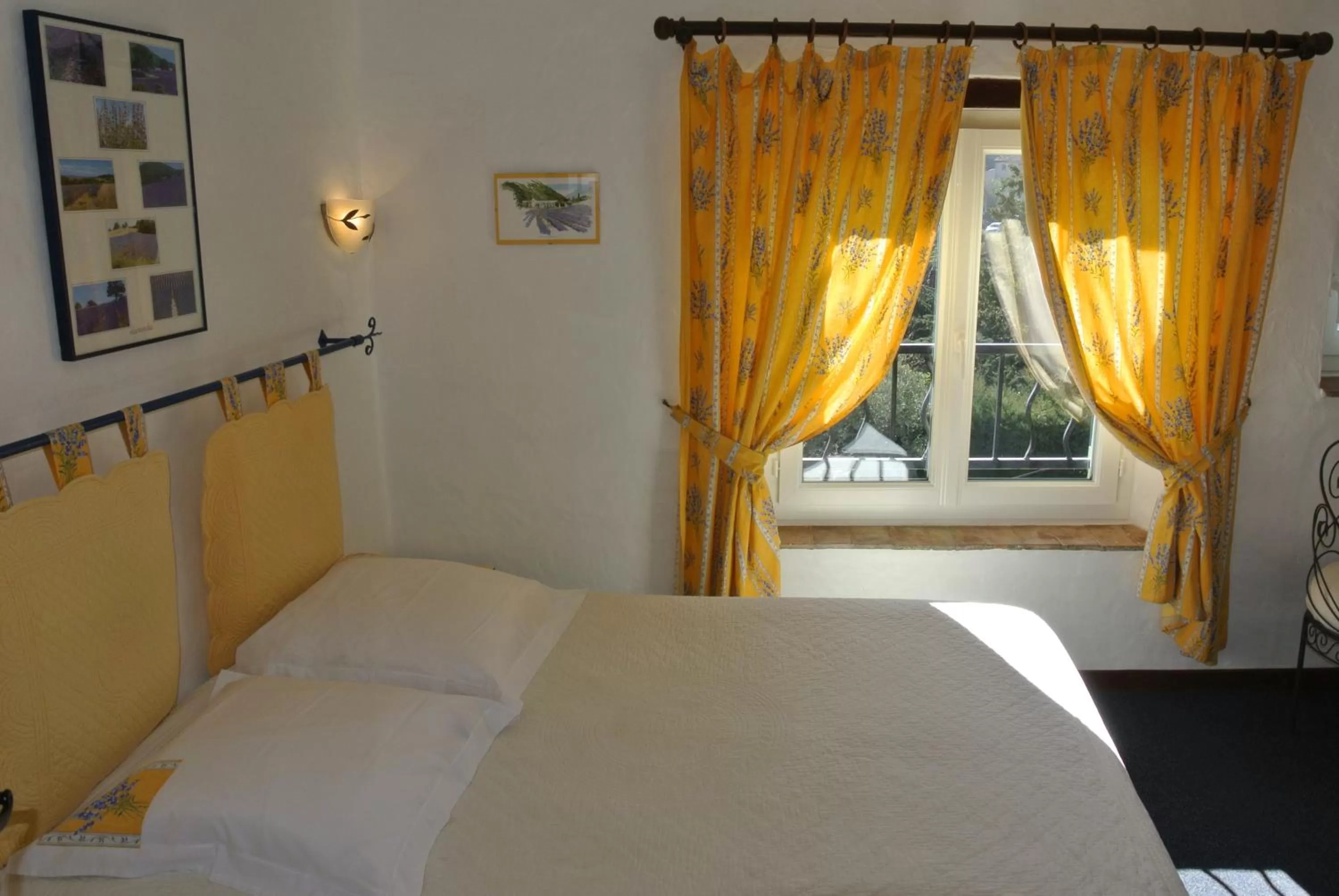 Photo of the whole room, Bed in La Vieille Bastide