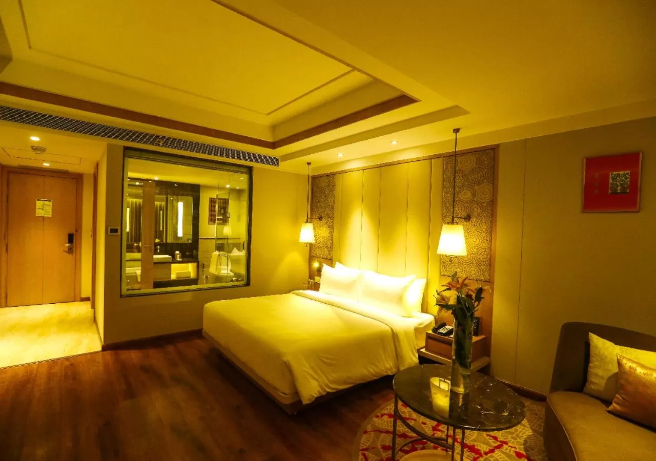 Bedroom, Bed in Radisson Bhopal
