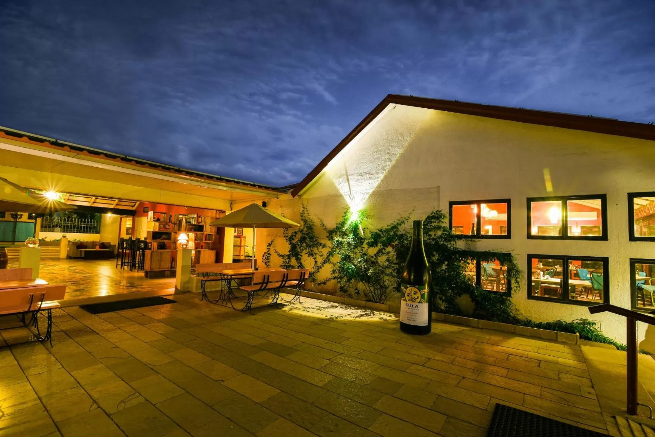 Restaurant/places to eat in The Source At Sula