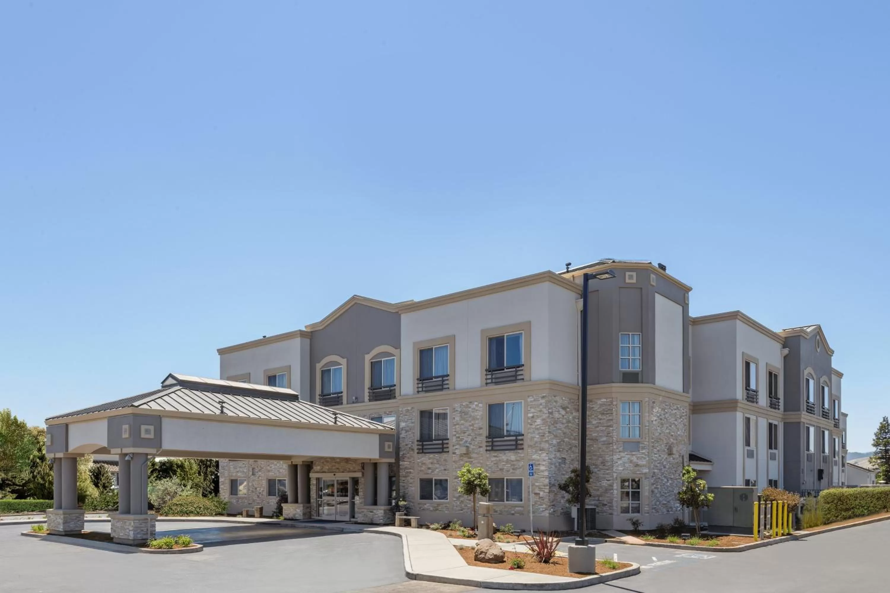 Property building in Holiday Inn Express Hotel & Suites San Jose-Morgan Hill by IHG