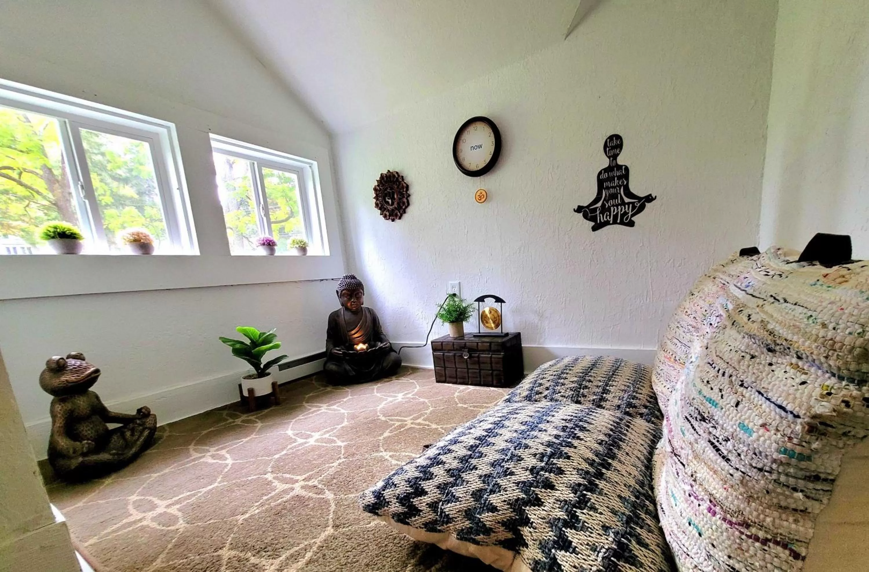 Communal lounge/ TV room in Pump House Inn & Spa