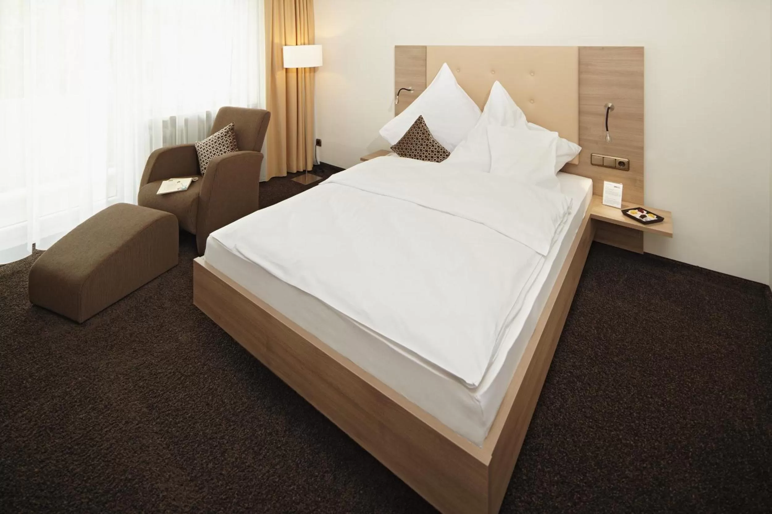 Bedroom, Bed in Hotel zum Hirsch