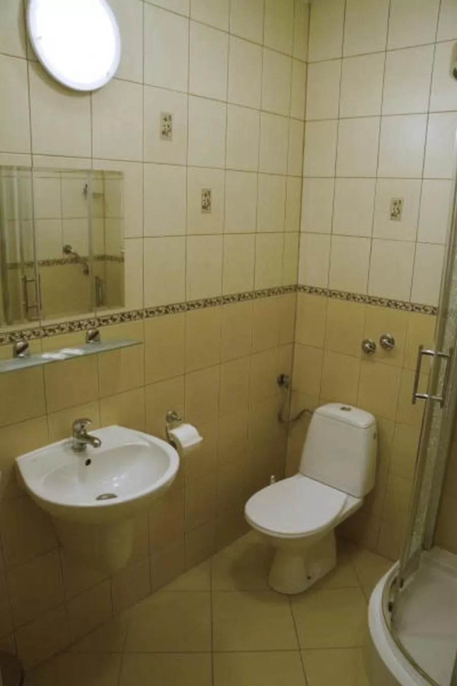 Shower in Hotel Iskra