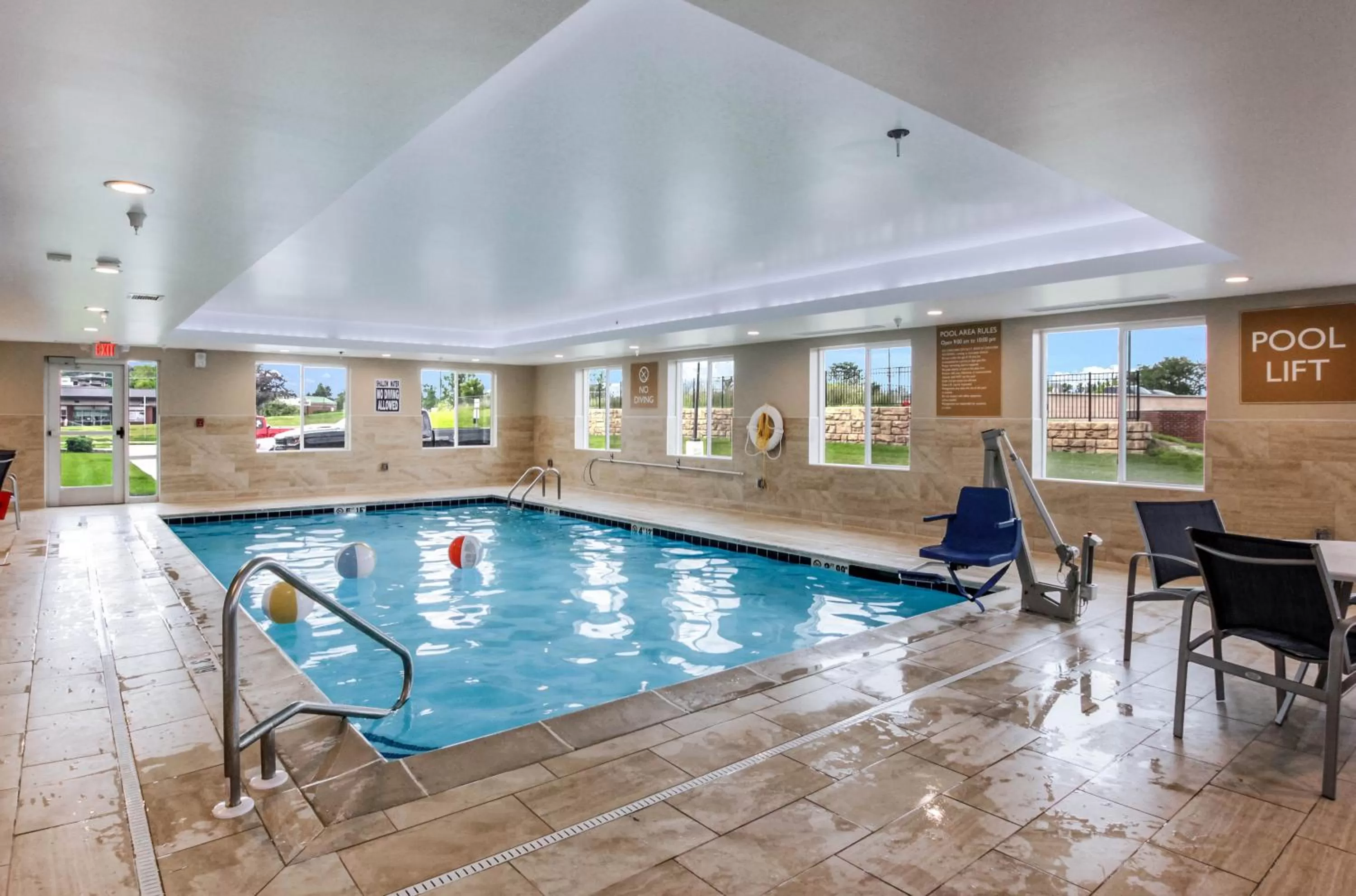 Swimming pool in Candlewood Suites - Brighton by IHG