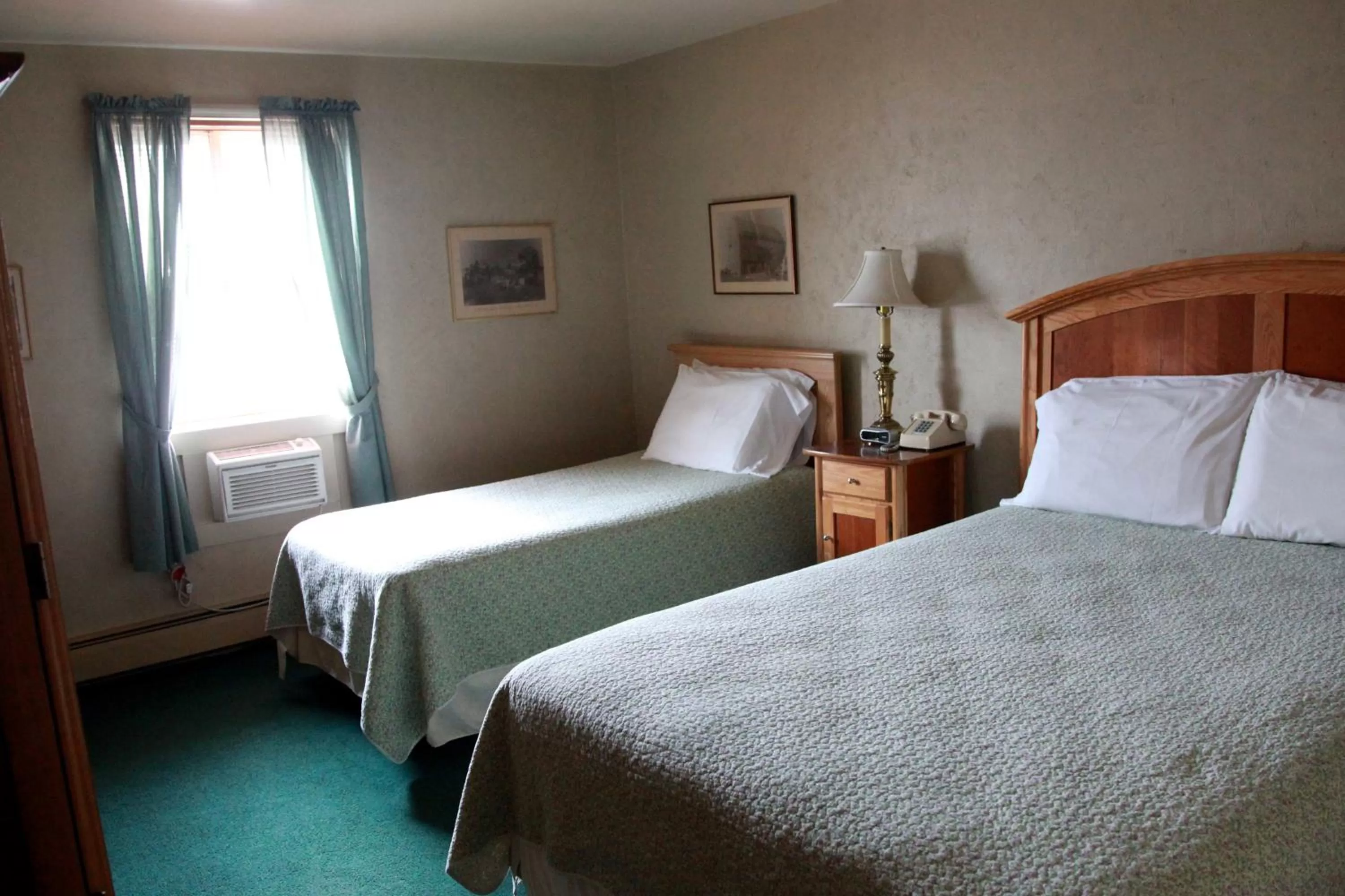Bedroom, Bed in The Winter Inn