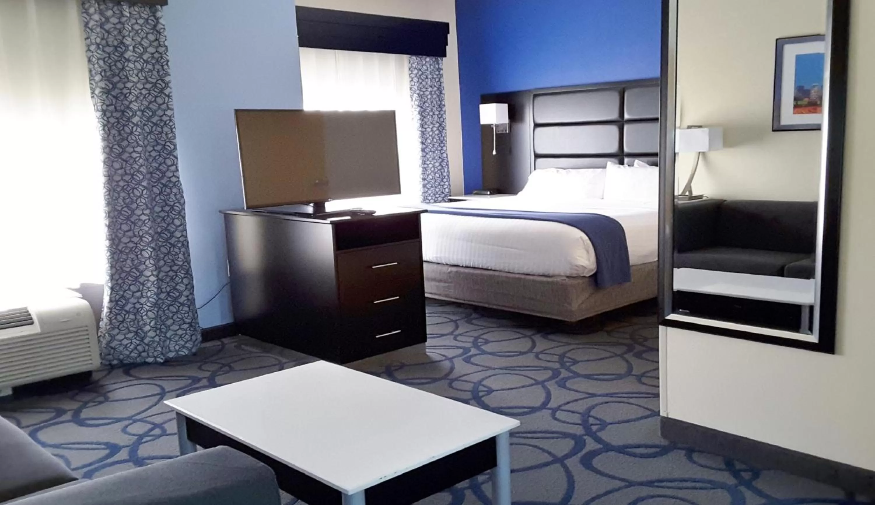 Photo of the whole room, Bed in Holiday Inn Express Hotel & Suites Lawrenceville by IHG
