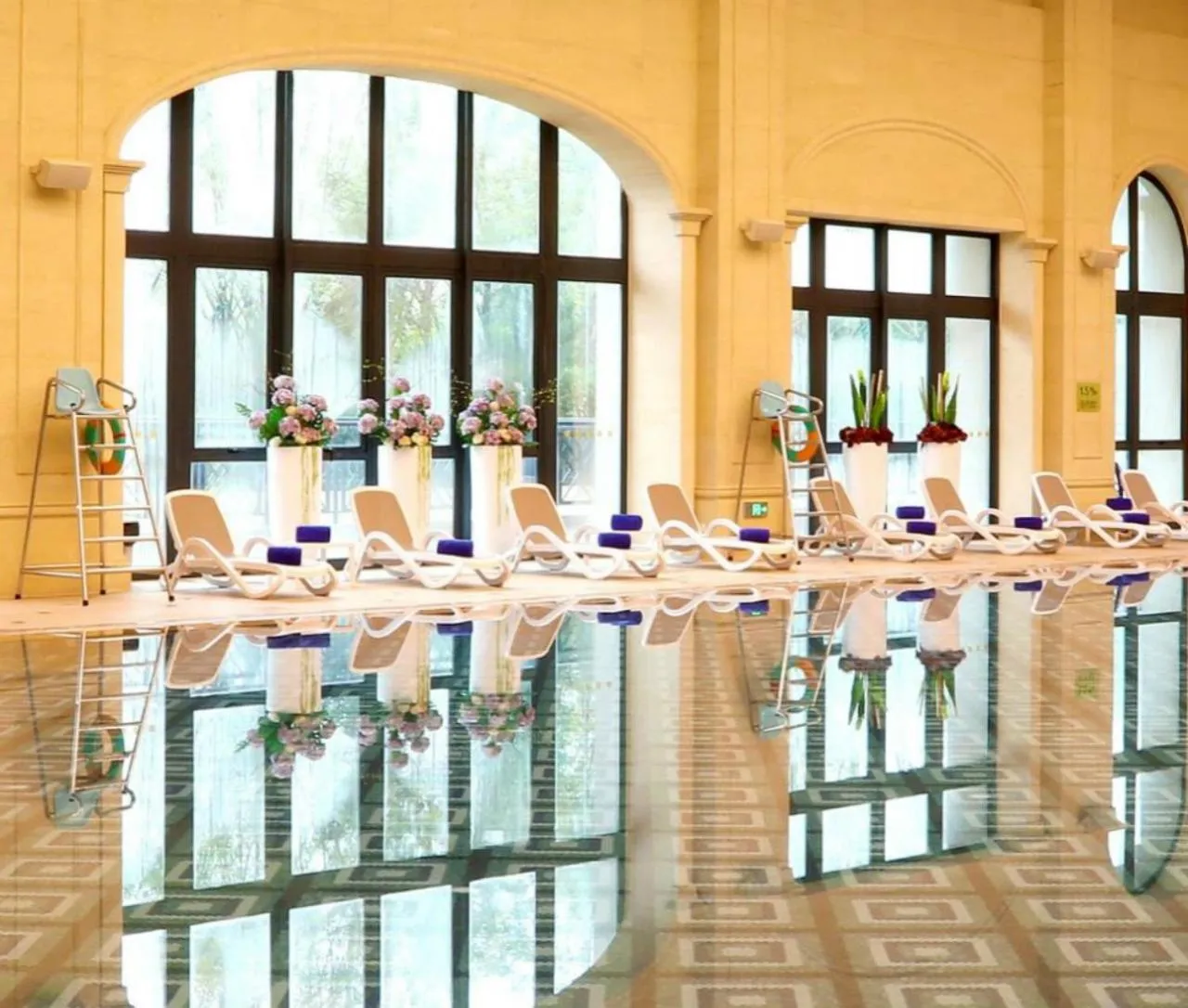 Swimming pool in Orient-Anyi international Hotel