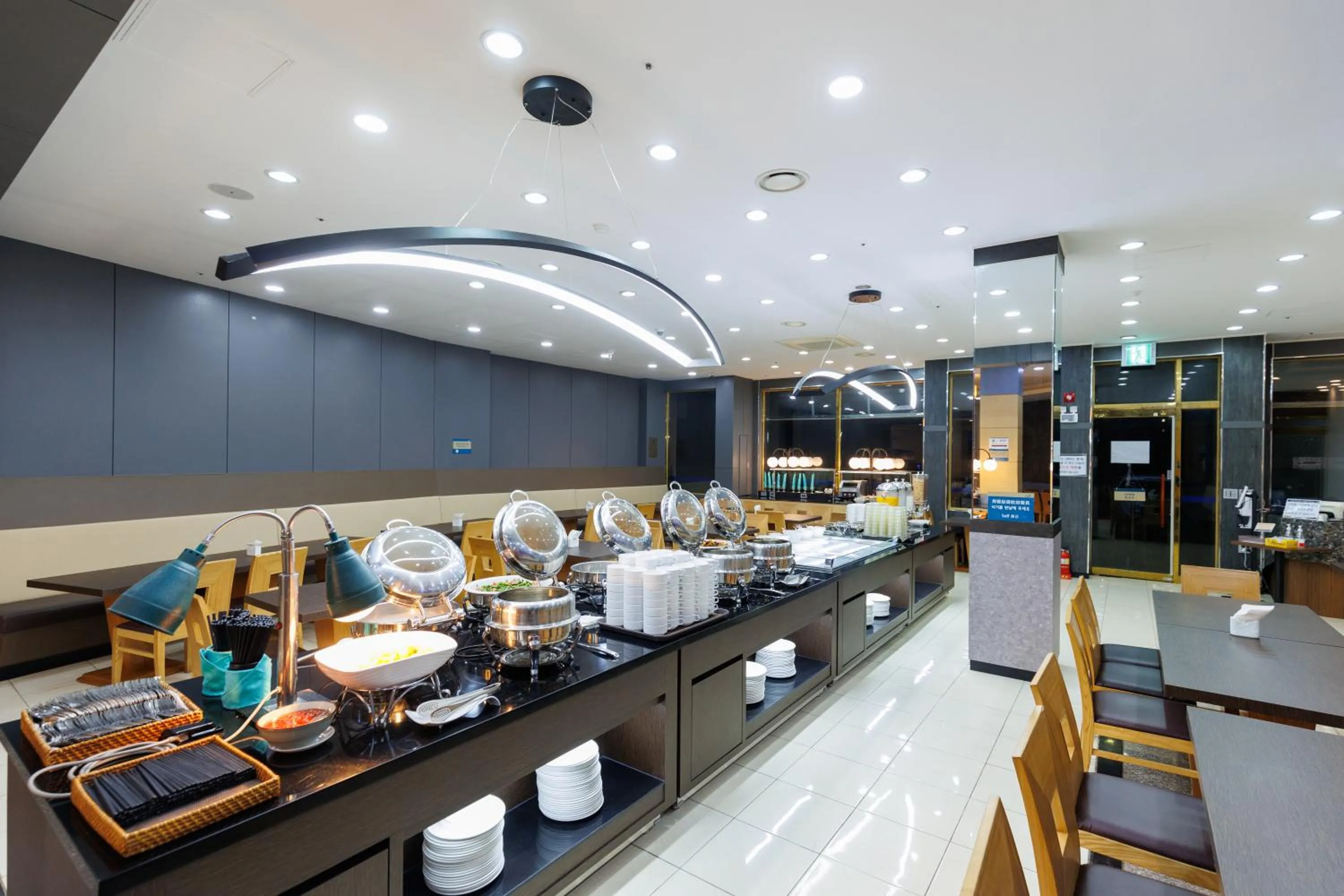 Restaurant/places to eat in Benikea Hotel Jeju