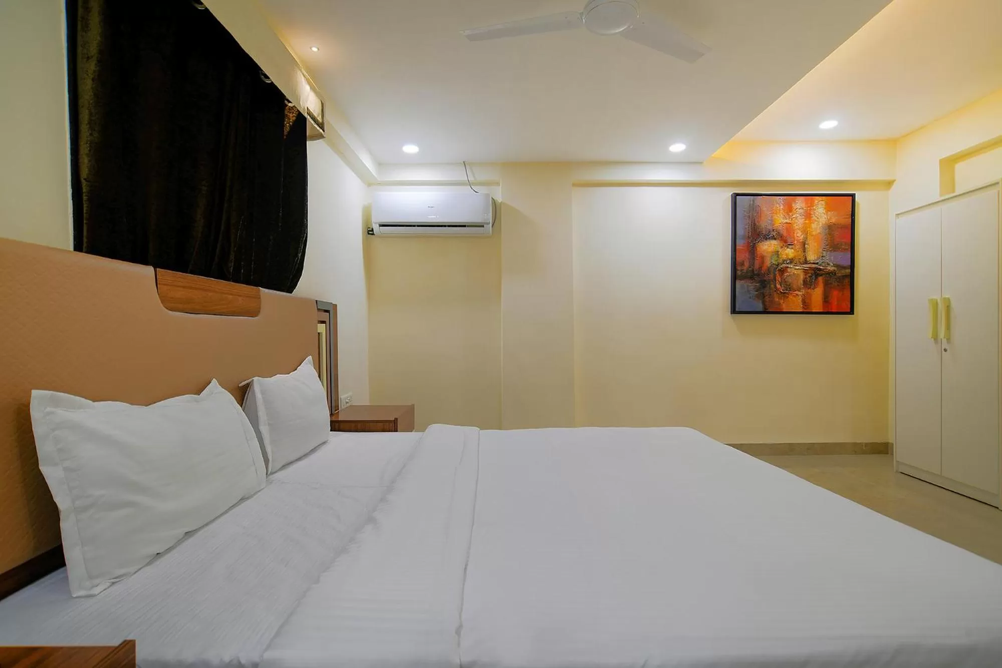 Bed in FabHotel Imperial Regency