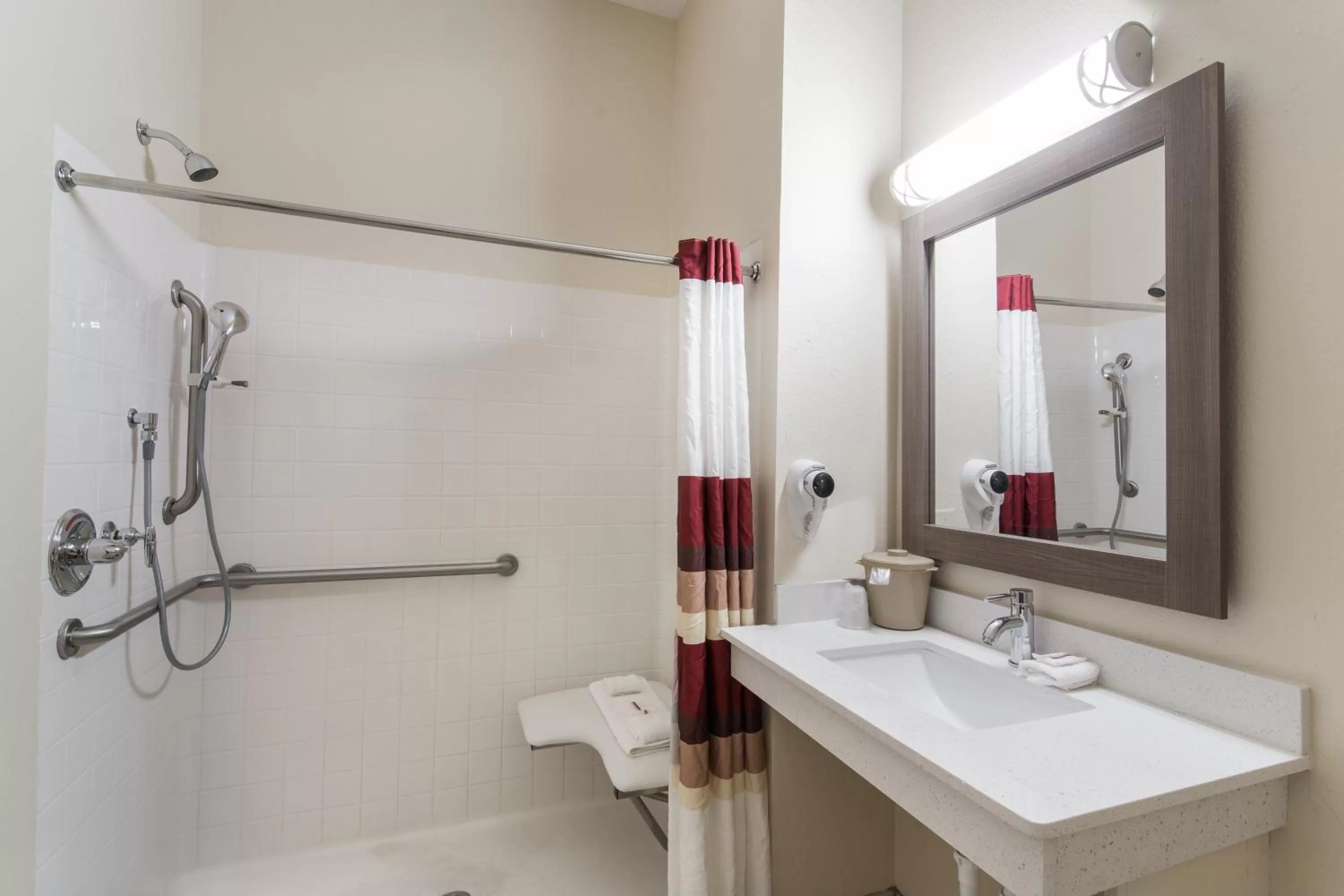 Bathroom in Red Roof Inn Panama City