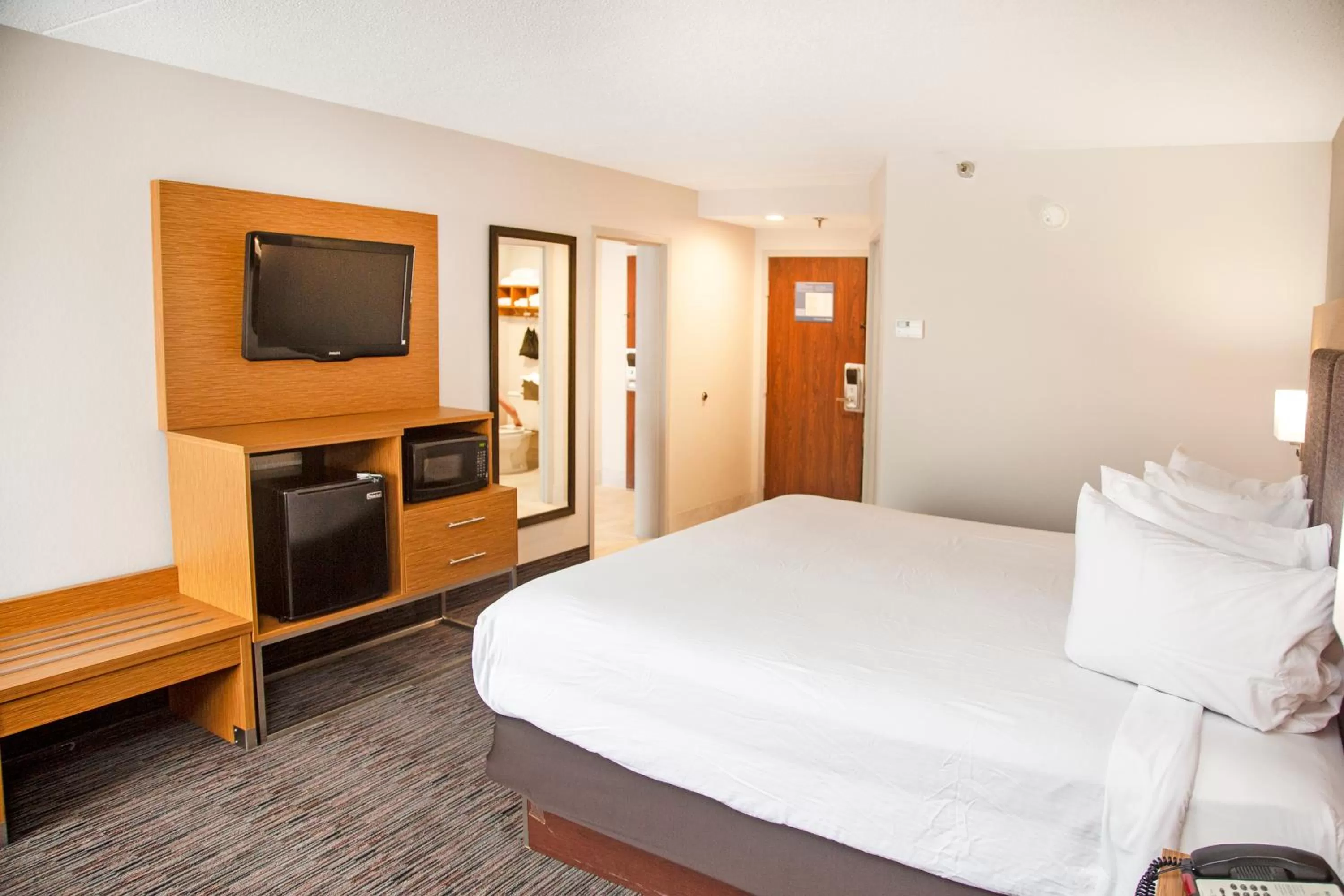 Bed in MainStay Suites Springfield IL