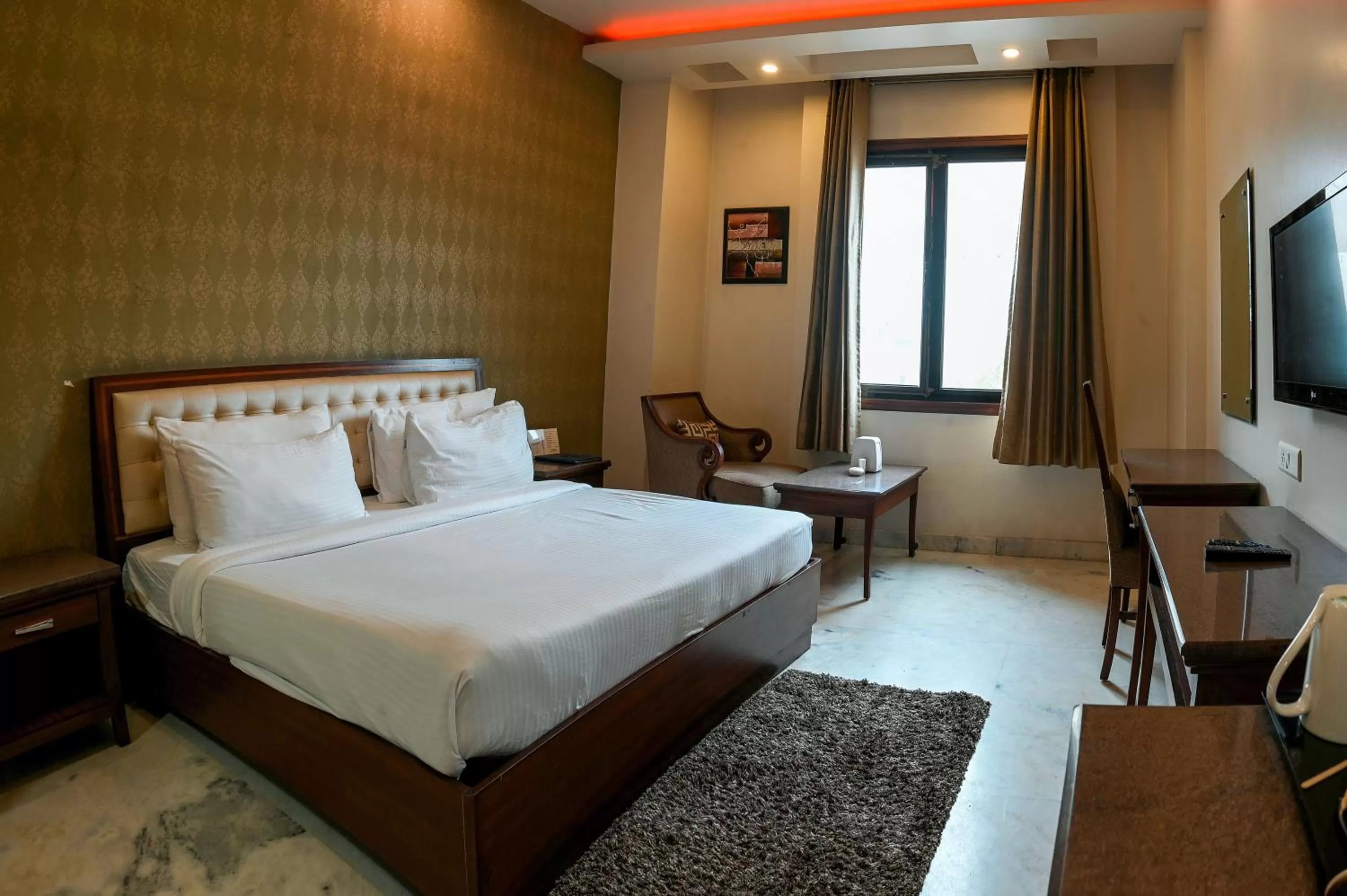 Bedroom, Bed in Hotel Leela Grande