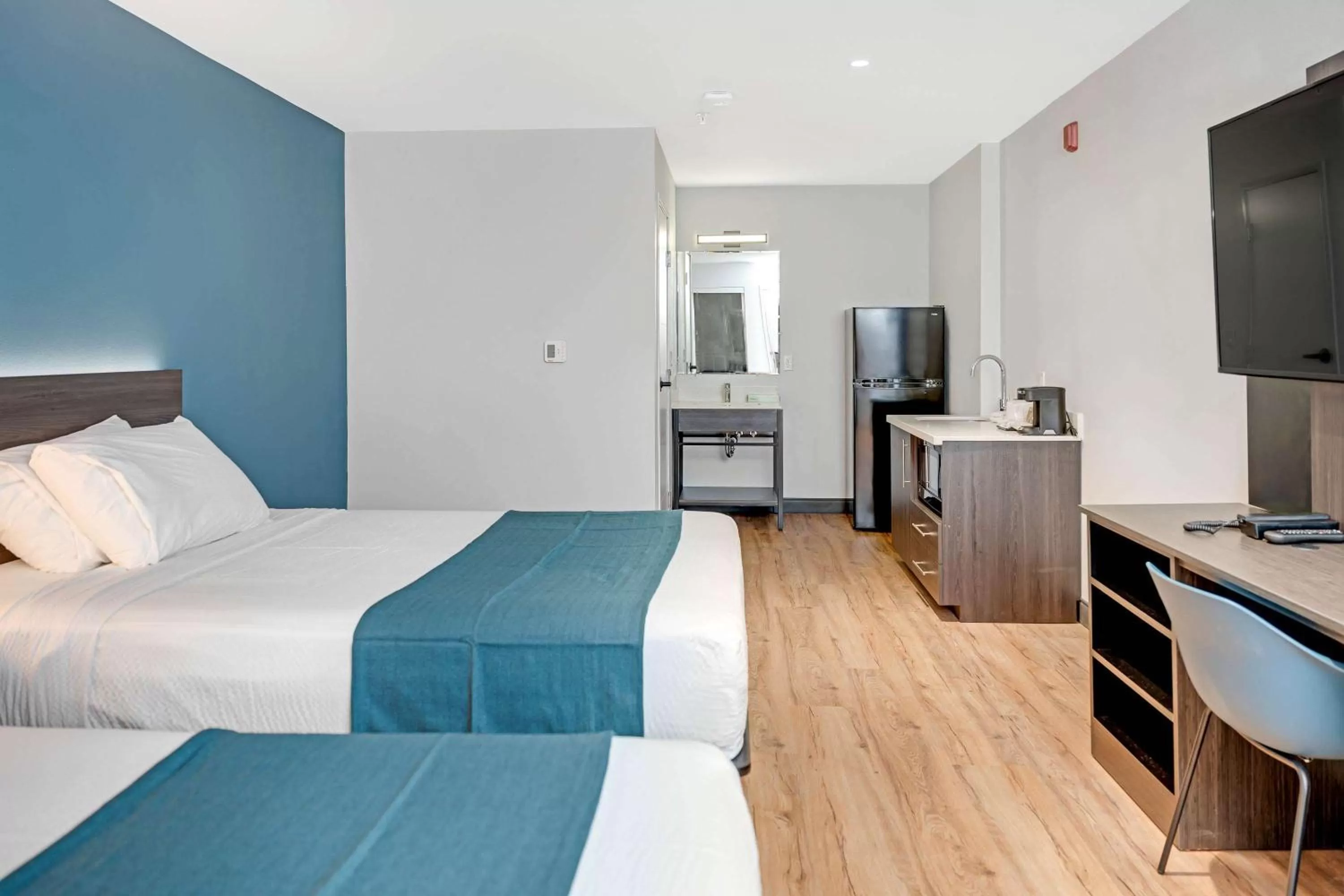 Bed in Studio 6 Suites Stockton, CA Waterfront