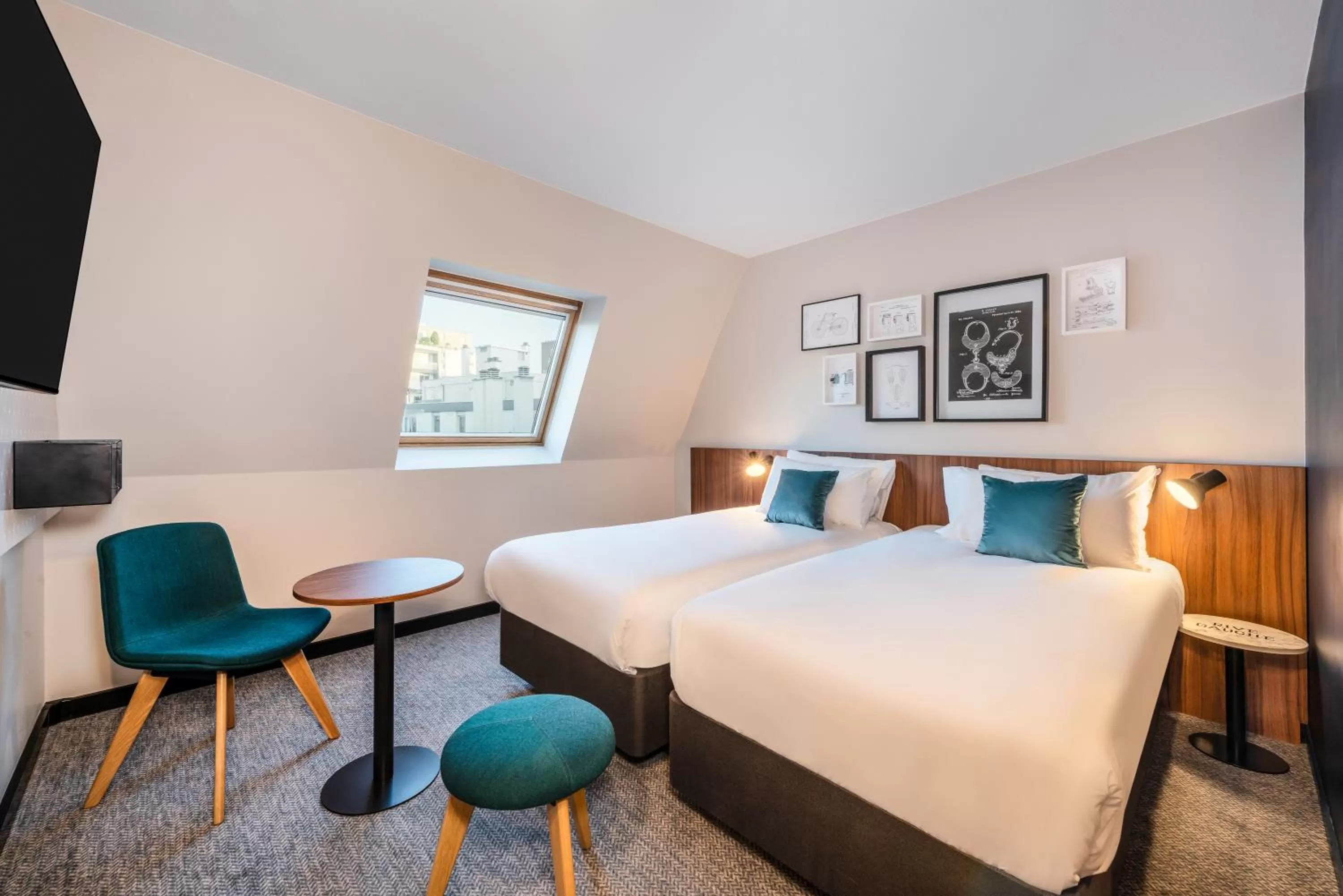 View (from property/room), Bed in Mercure Paris Montparnasse Pasteur