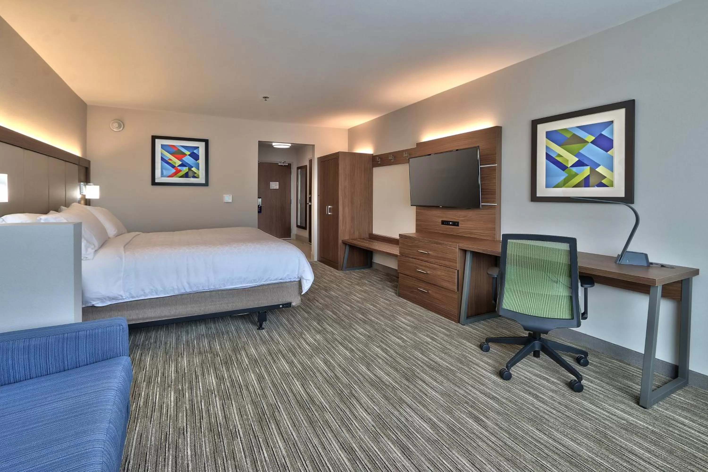 Photo of the whole room, Bed in Holiday Inn Express & Suites - Albuquerque East by IHG