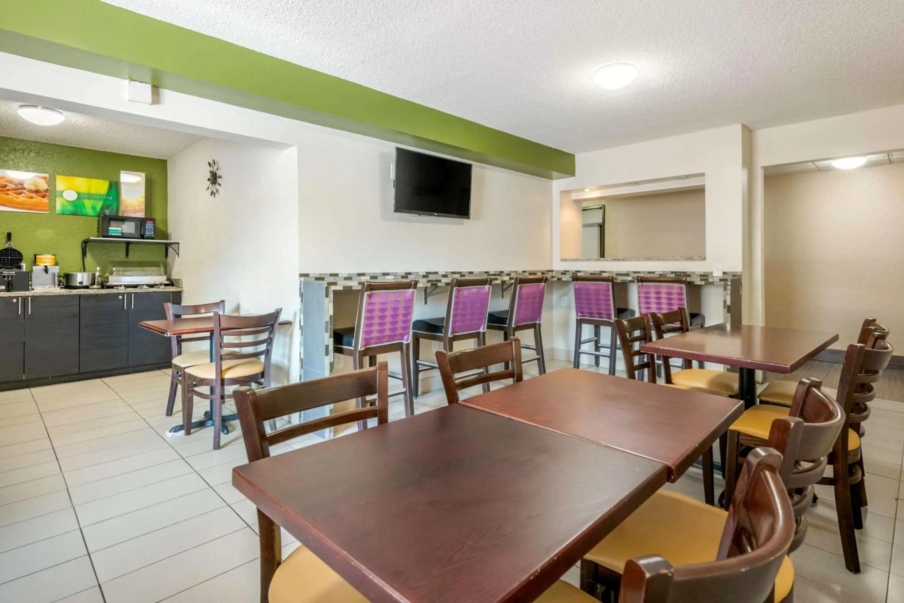 Restaurant/places to eat in Quality Inn & Suites Leesburg Chain of Lakes