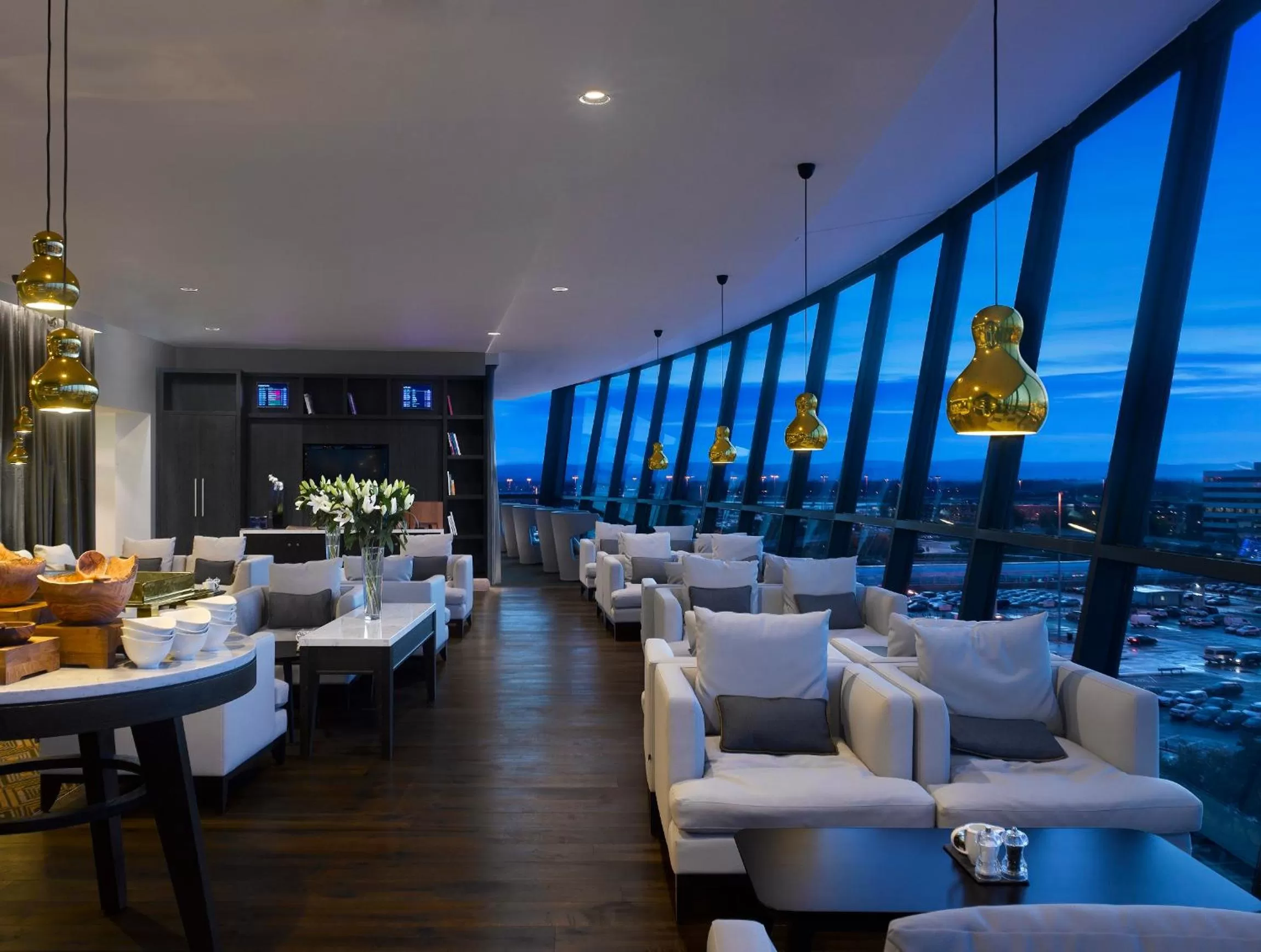 Lounge or bar in Radisson Blu Manchester Airport