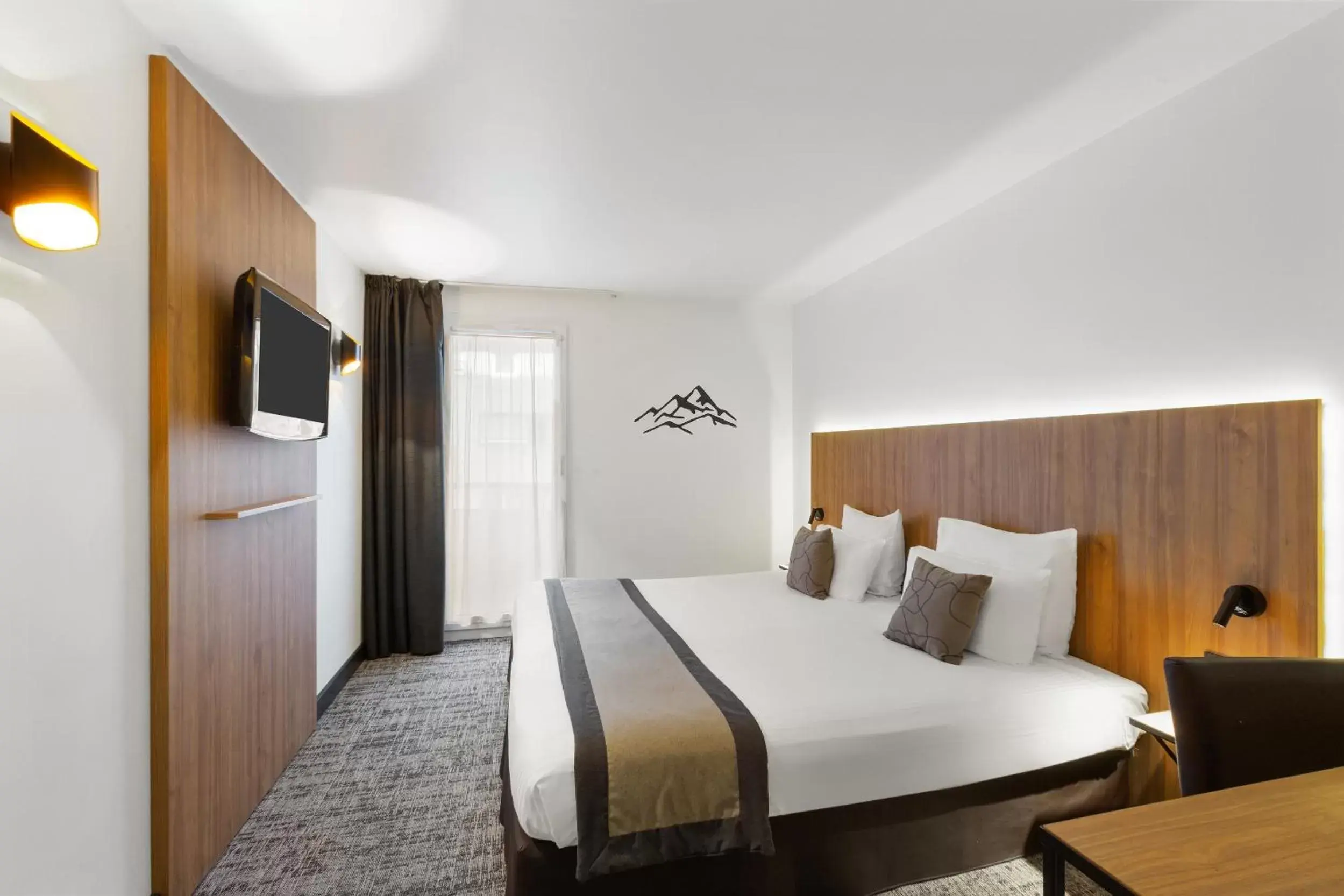 Comfort Queen Room in Moxy Annecy Comfort Queen Room in Moxy Annecy