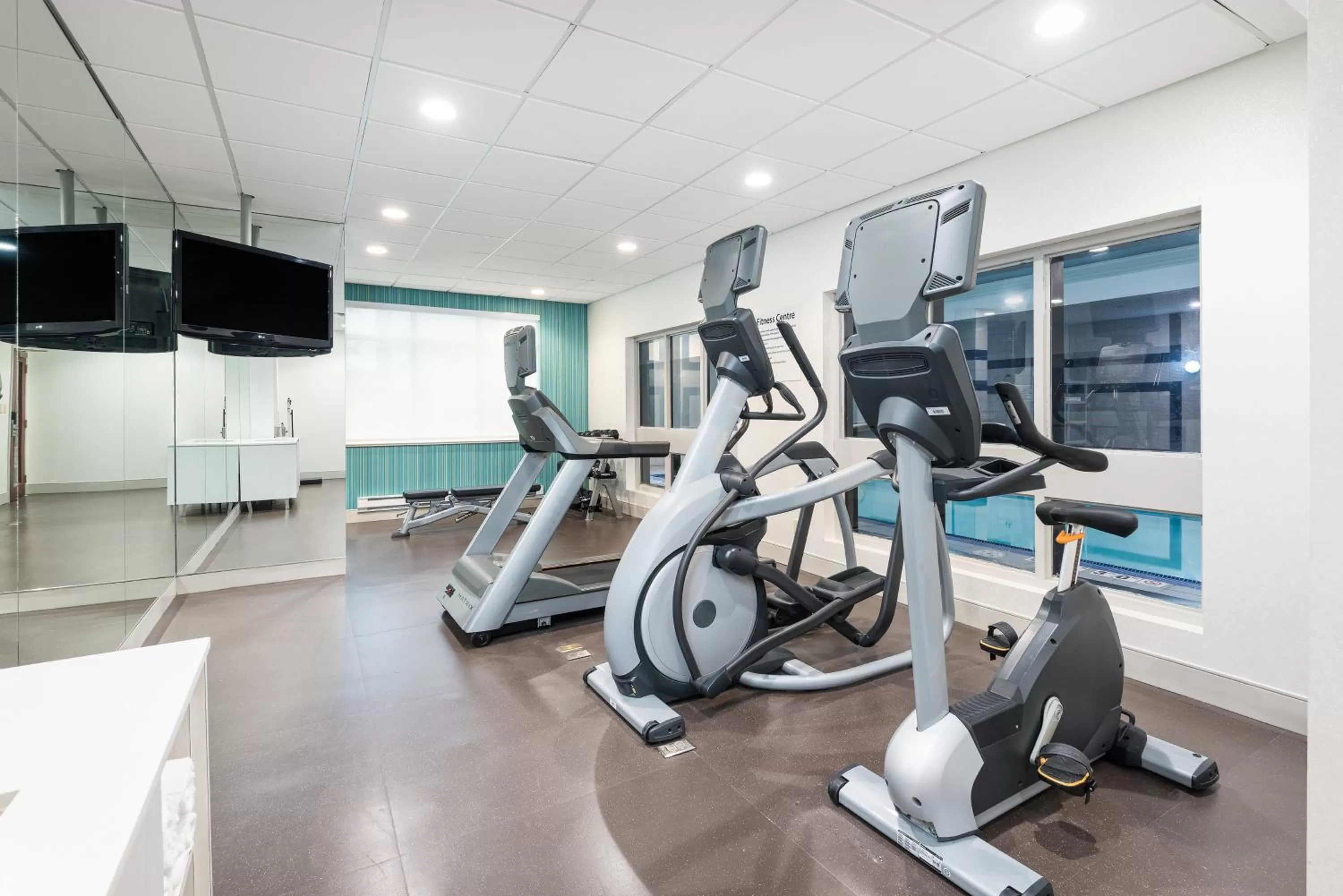 Fitness centre/facilities in Holiday Inn Express Hotel & Suites Milton by IHG