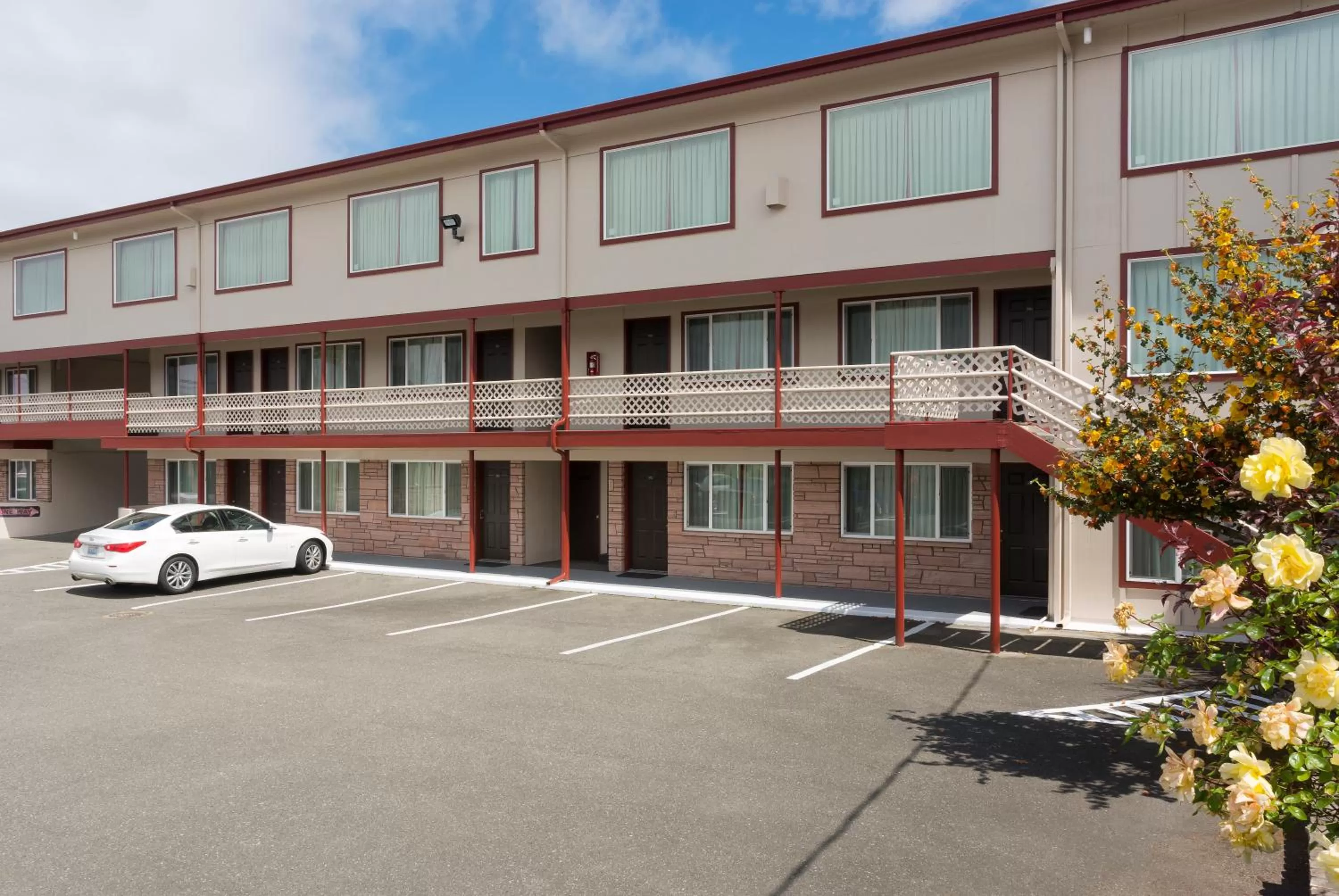 Property building in Flagstone Motel