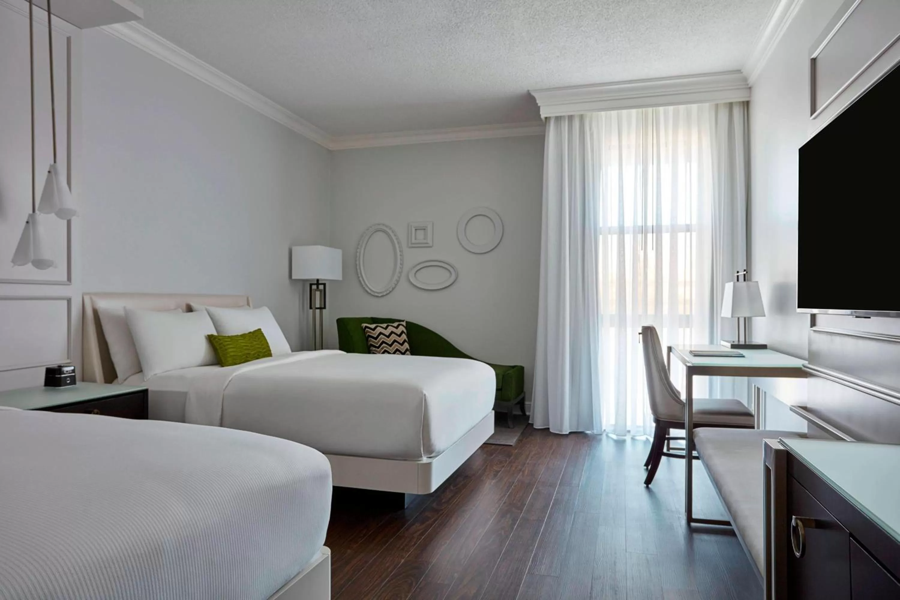 Photo of the whole room, Bed in Charlotte Marriott SouthPark