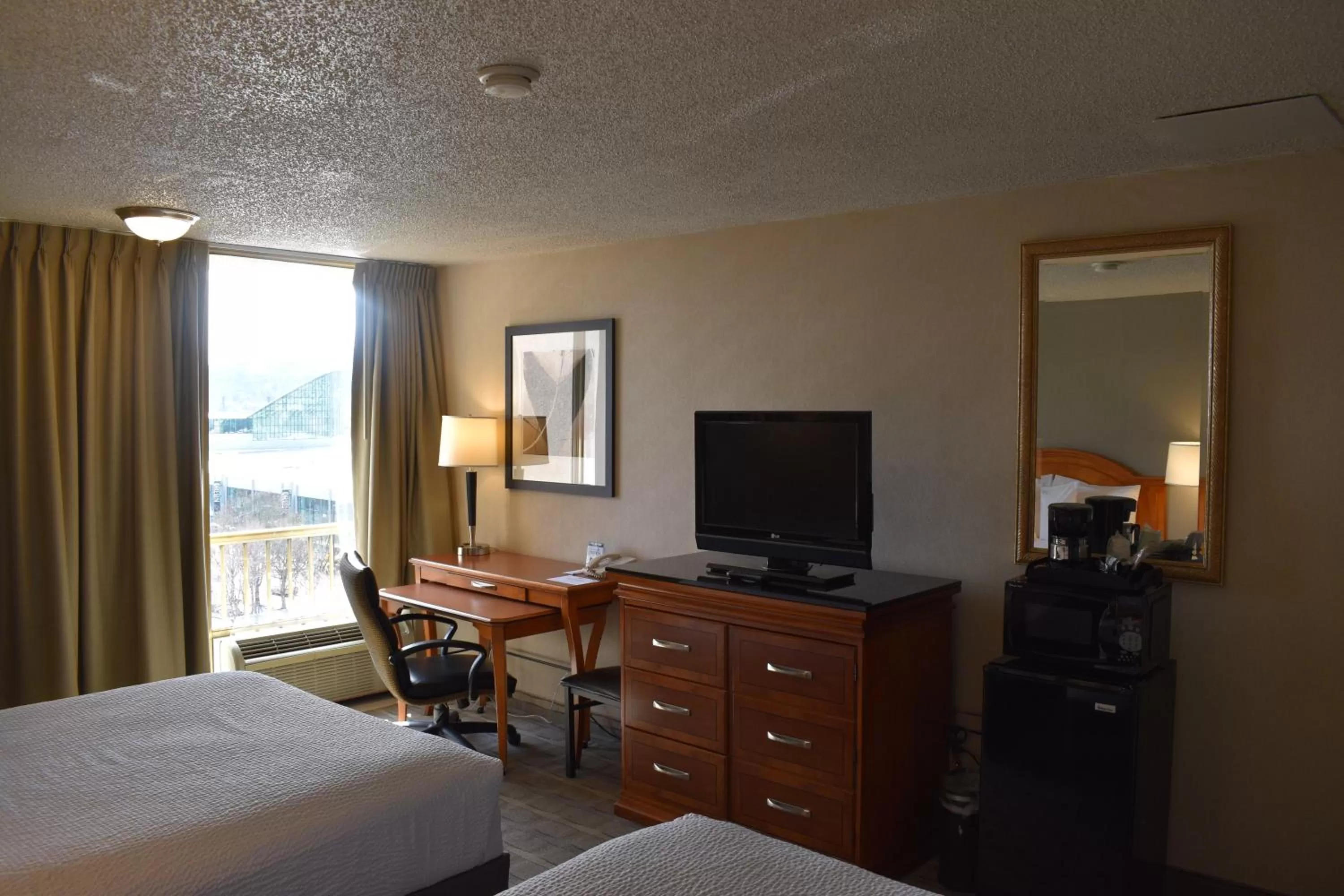 TV and multimedia, Bed in Inn at the Convention Center