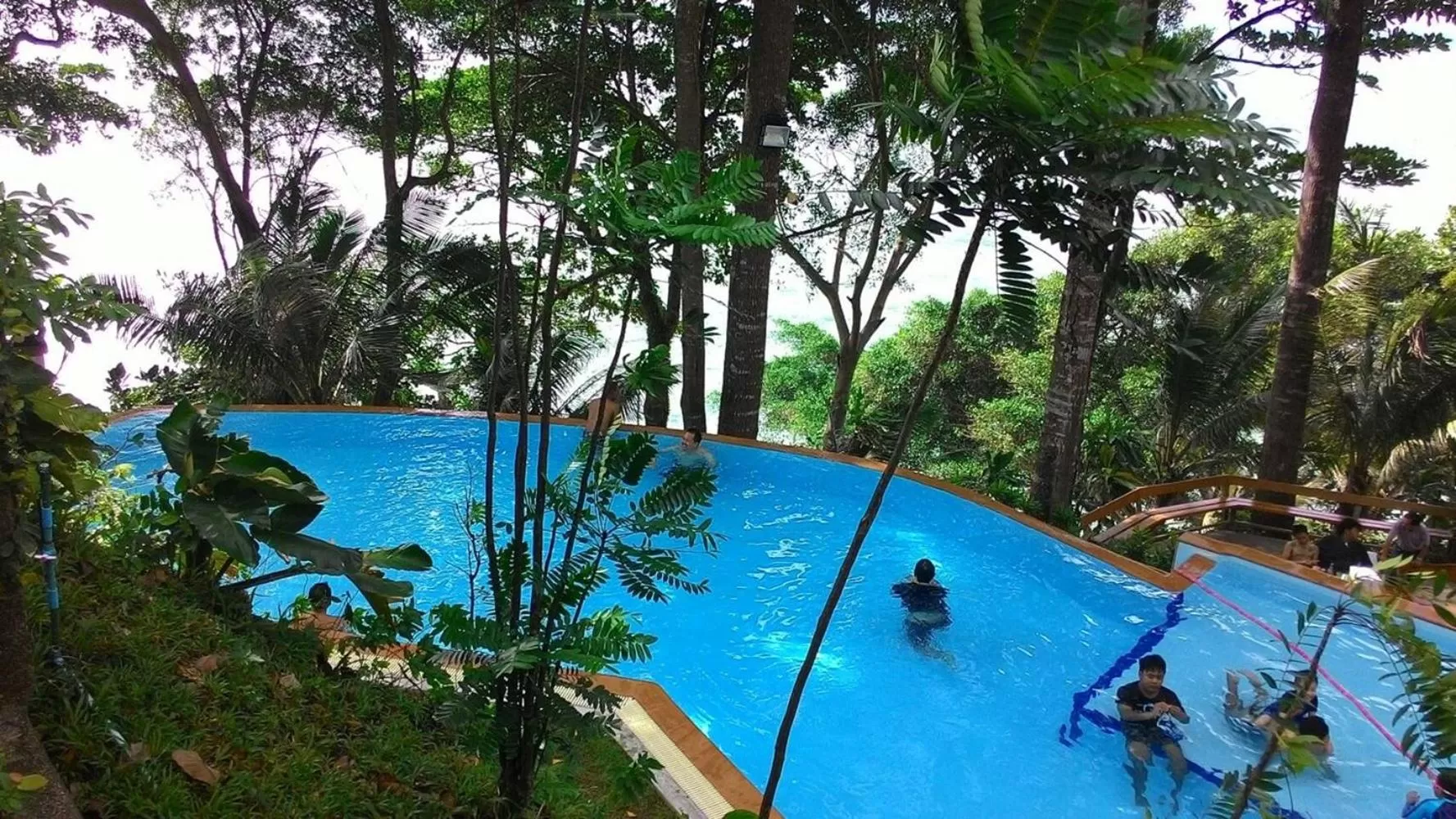 Swimming pool in Chang Cliff Resort
