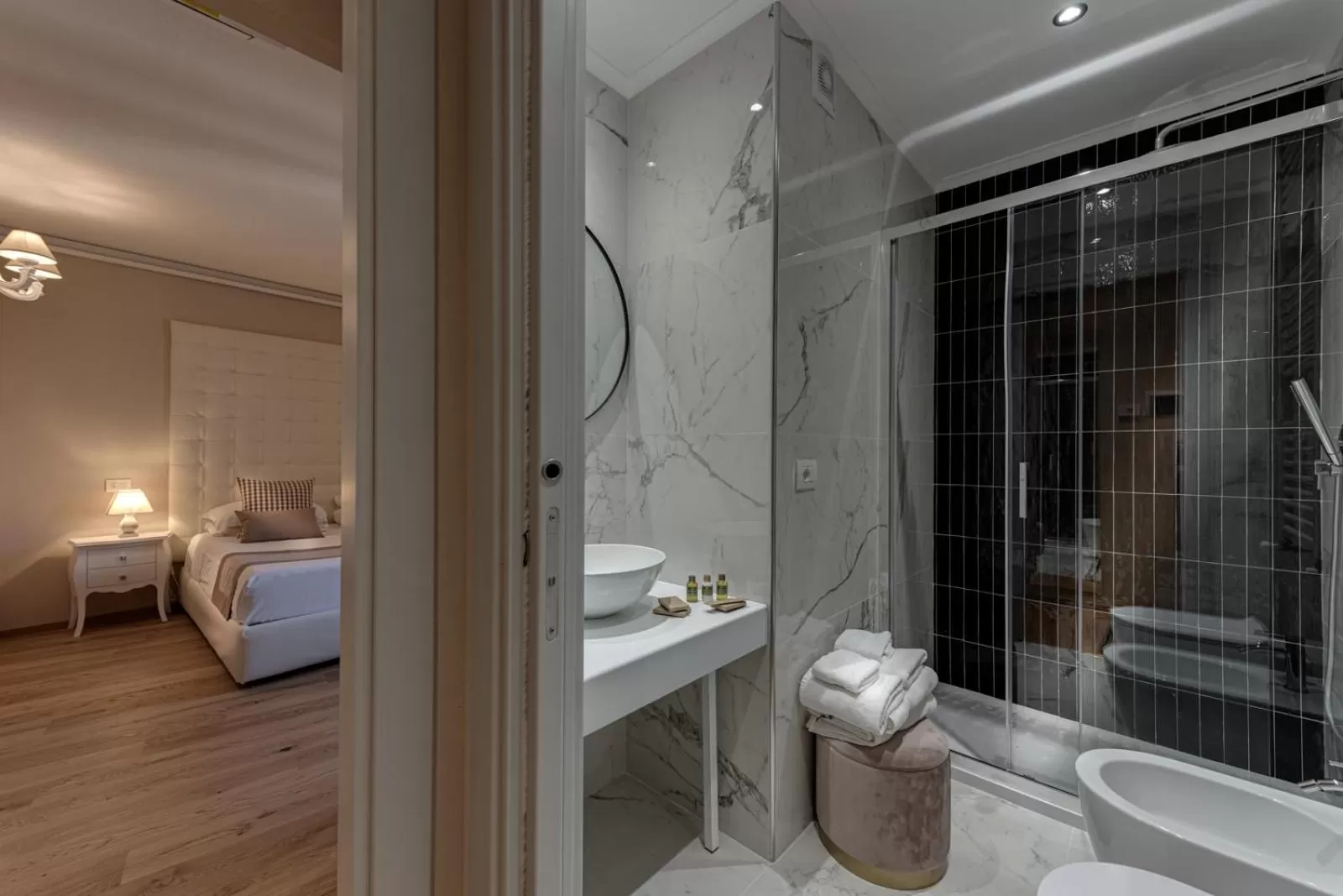 Bathroom, Bed in PALAZZO DEL CAPITANO Wellness & Relais - Luxury Borgo Capitano Collection