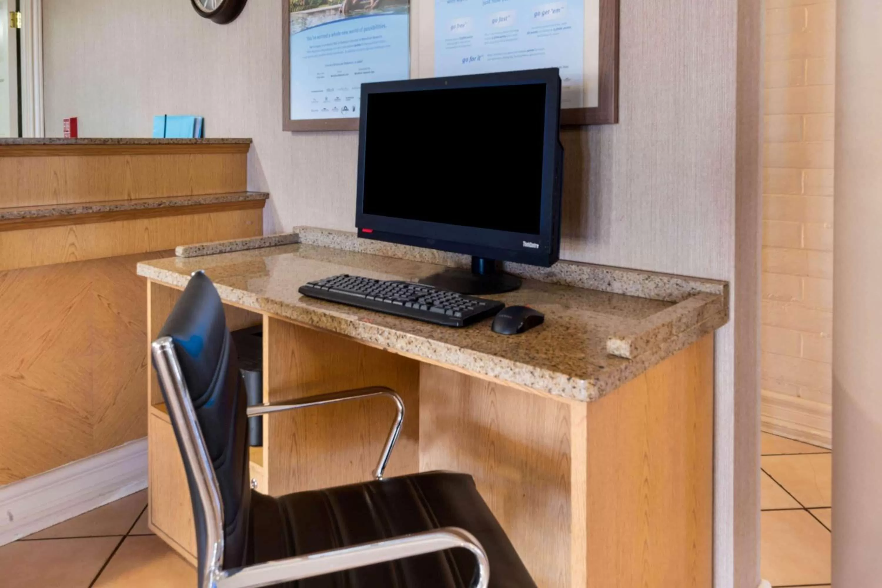 Communal lounge/ TV room in La Quinta Inn by Wyndham Amarillo West Medical Center