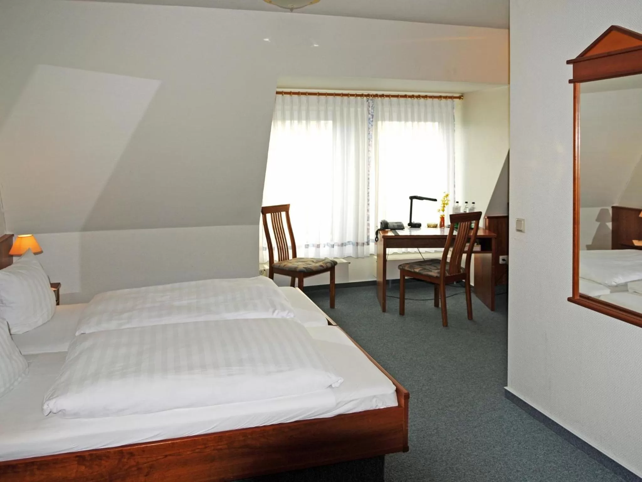 Photo of the whole room, Bed in Hotel-Restaurant Thomsen