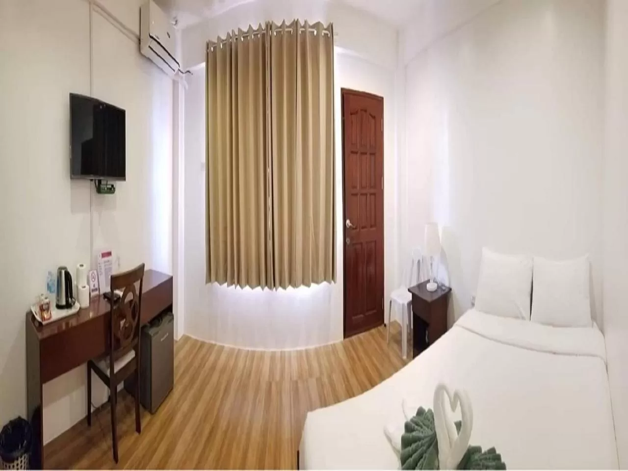 Floor plan, Bed in Zosimo's Inn