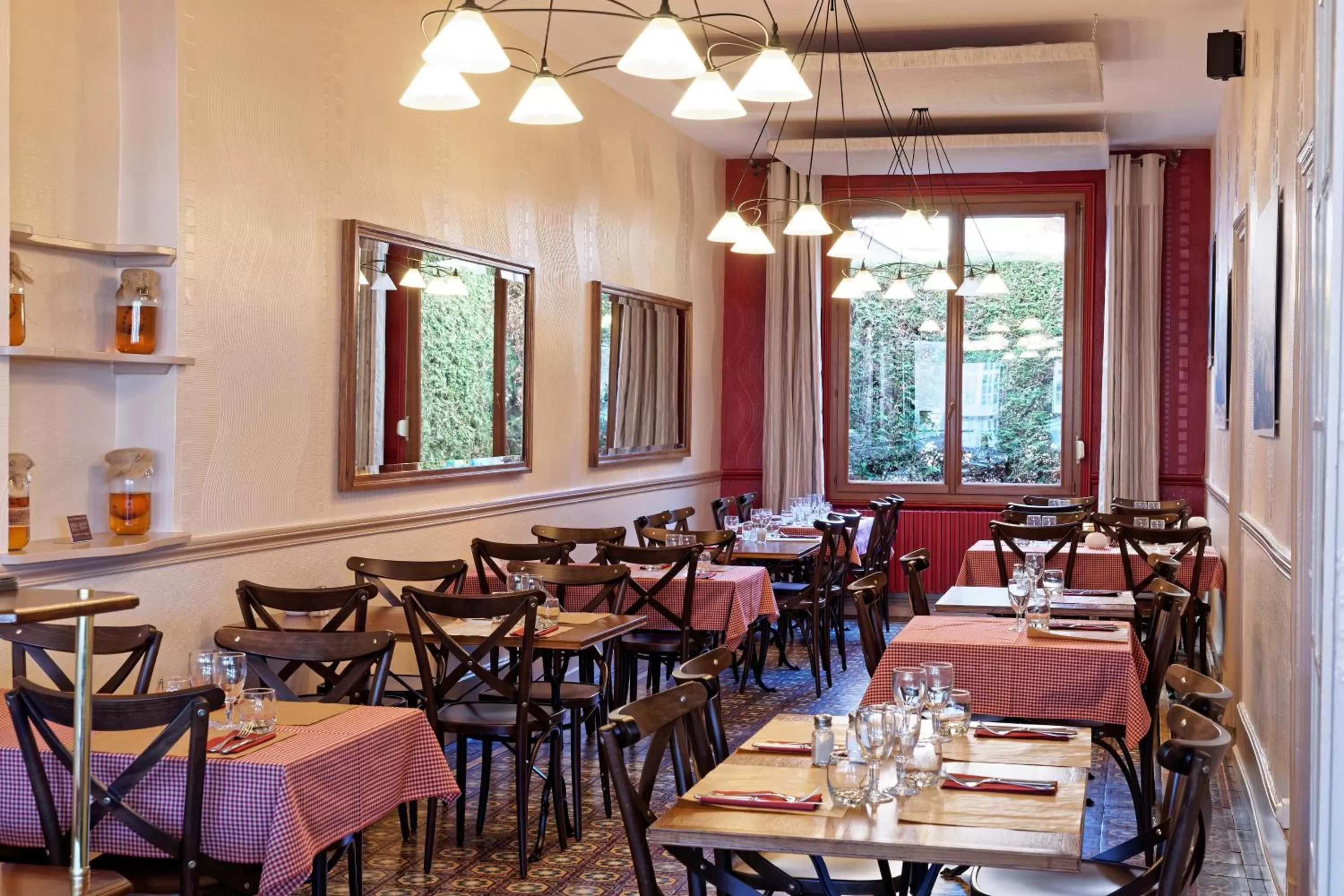 Restaurant/places to eat in Contact Hôtel du Commerce et son restaurant Côte à Côte